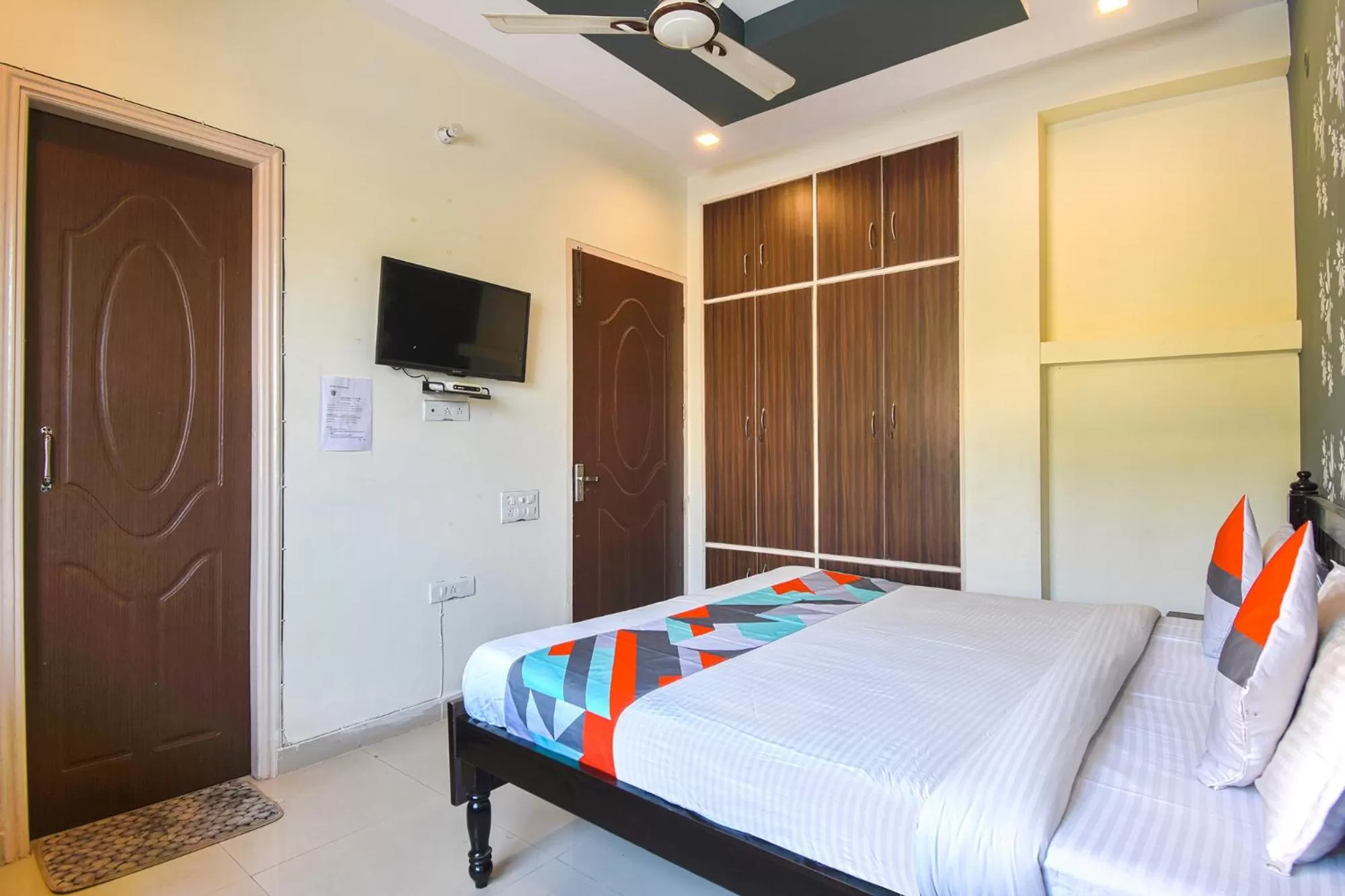 Bedroom, Bed in FabExpress Bzoie Heritage