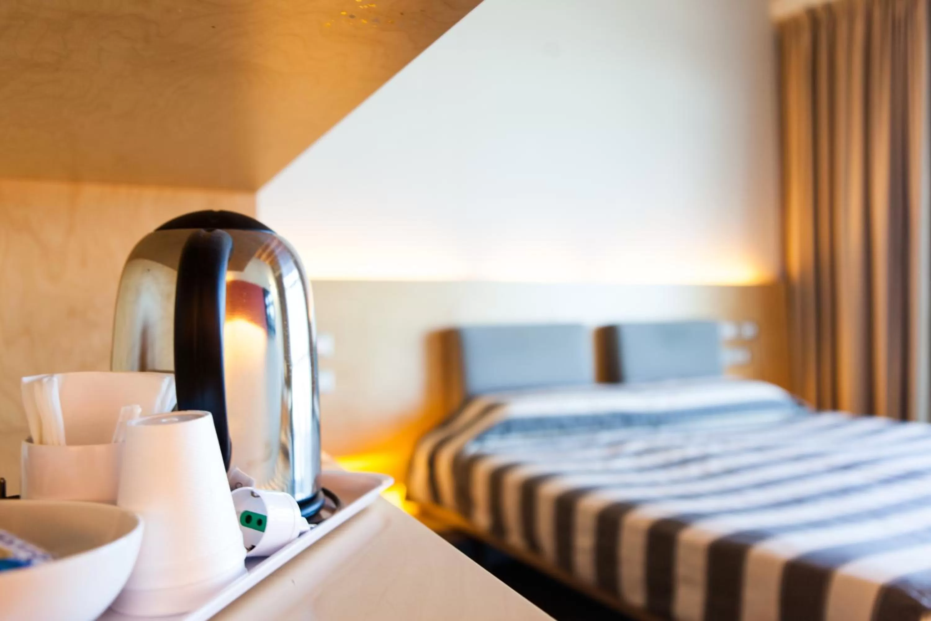 Coffee/tea facilities, Bed in Terme Beach Resort