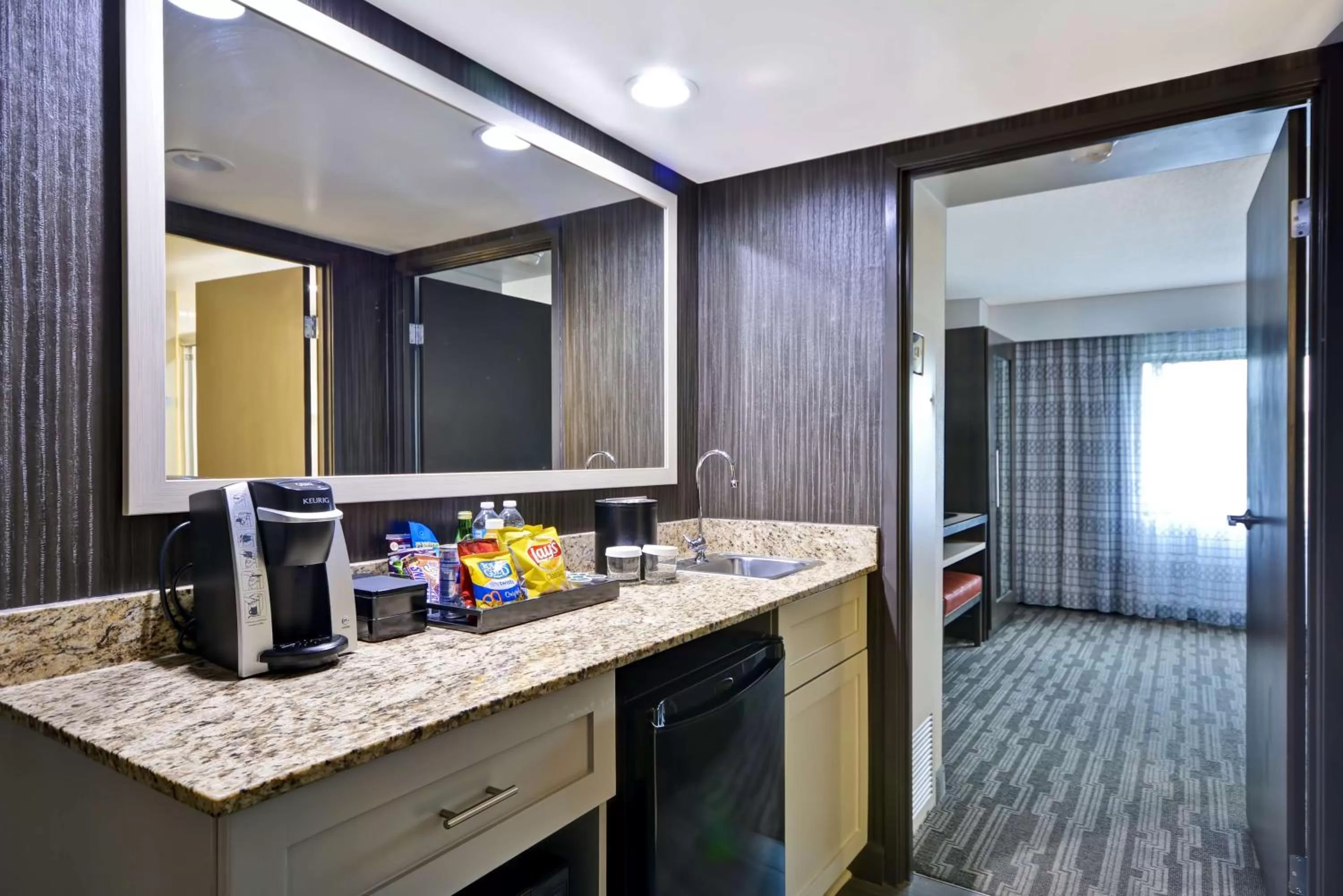 Kitchen or kitchenette in Embassy Suites Charlotte