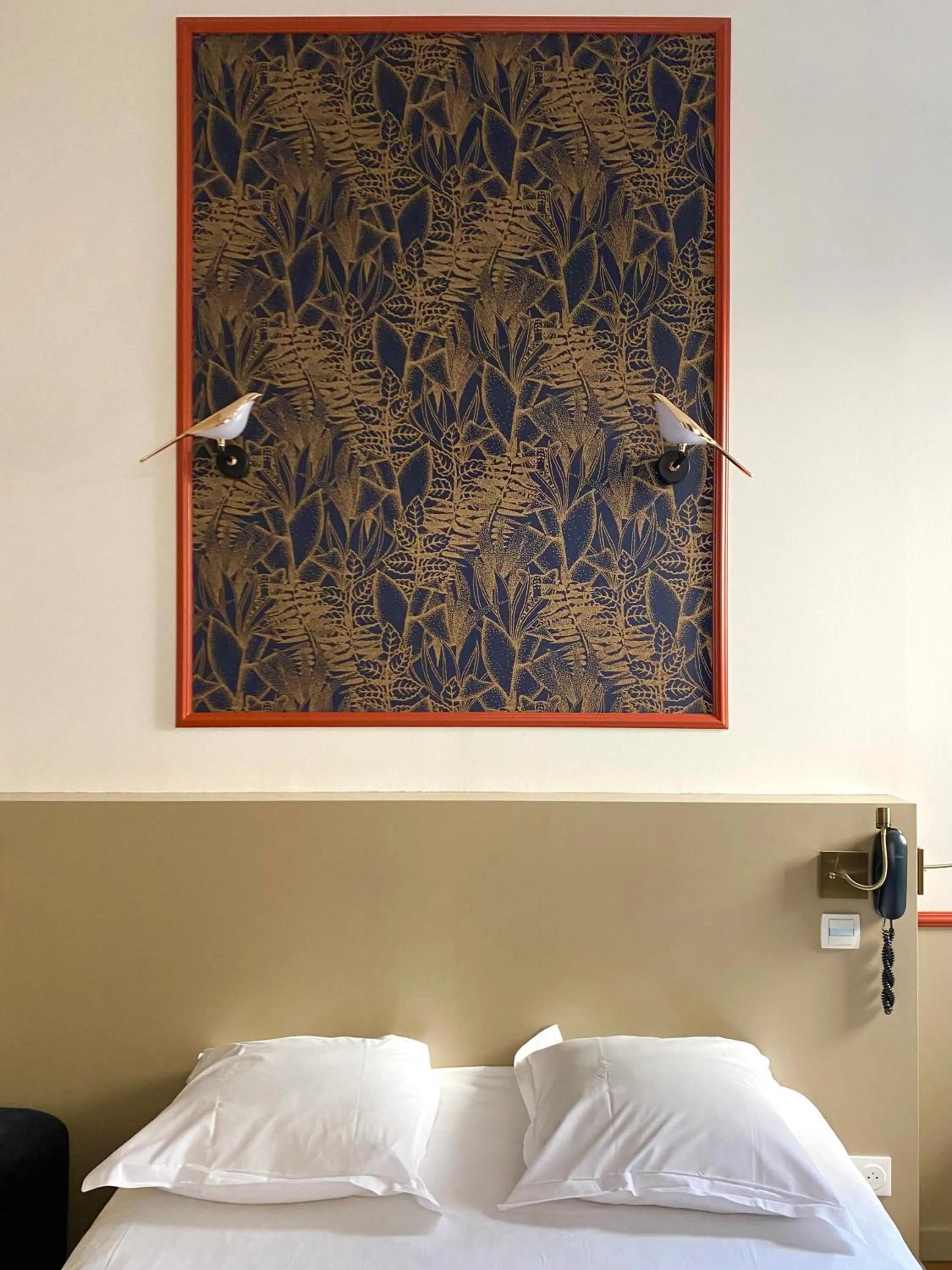 Property building, Bed in Hotelo Lyon Charité