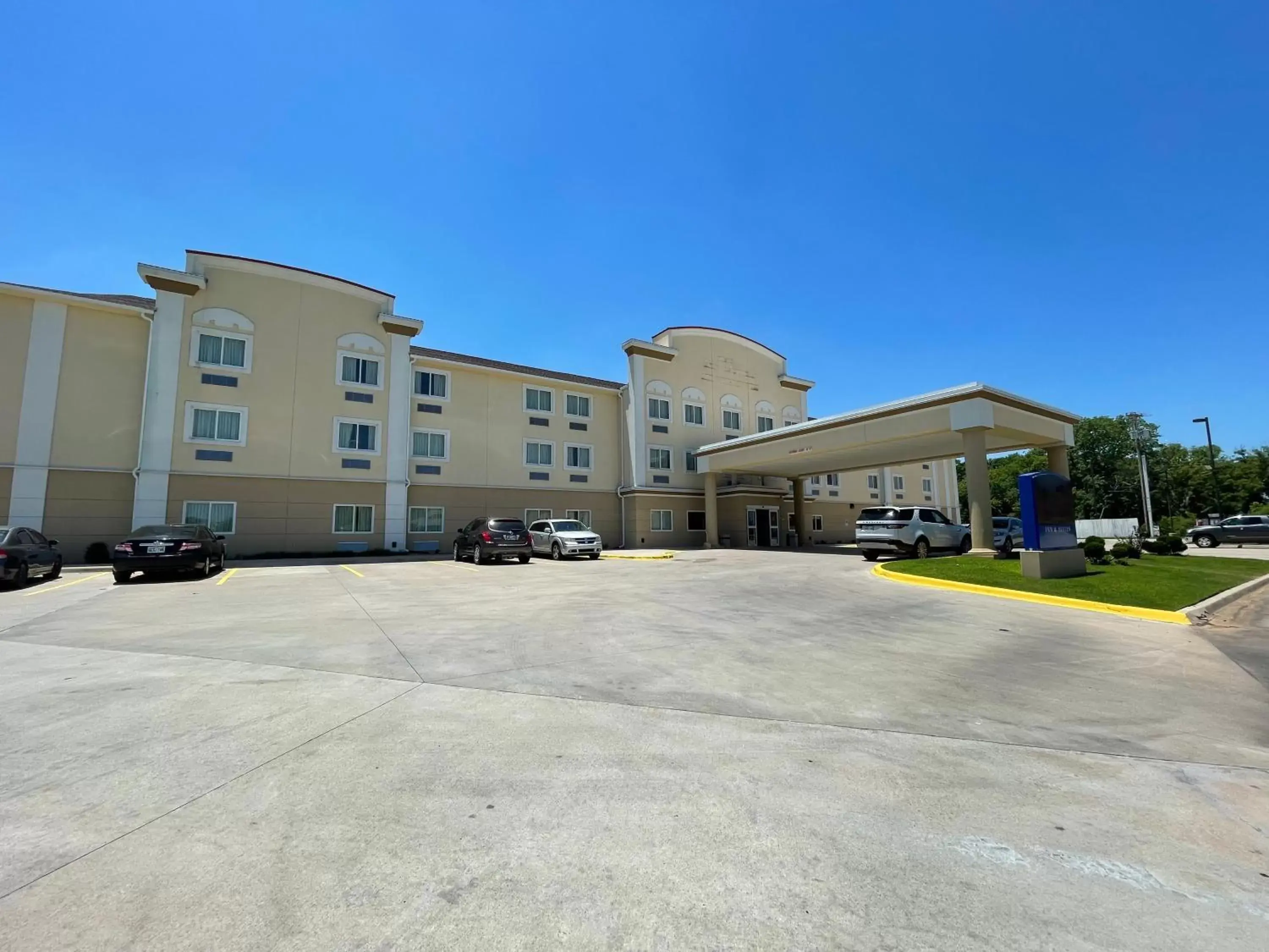 Property Building in Quality Inn & Suites