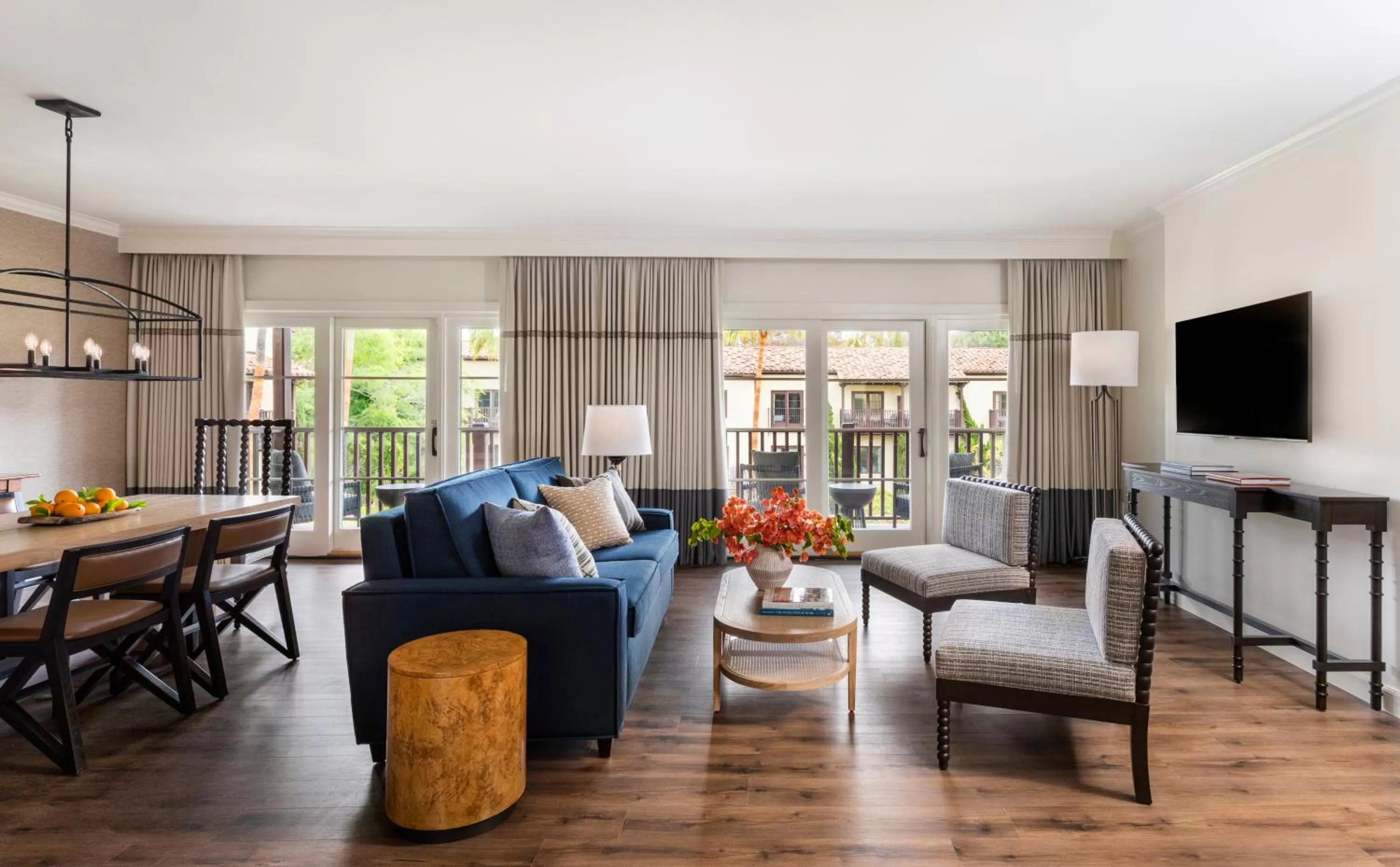 TV and multimedia in Estancia La Jolla Hotel & Spa