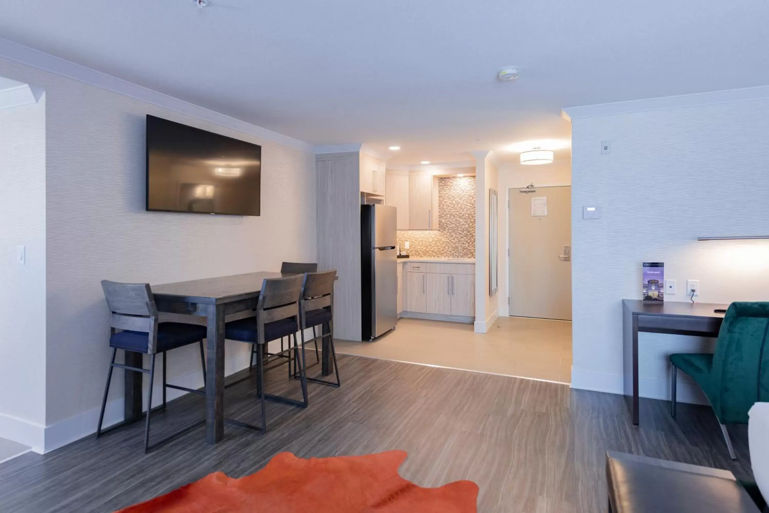 Kitchen or kitchenette, Dining Area in Prestige Treasure Cove Resort, WorldHotels Elite