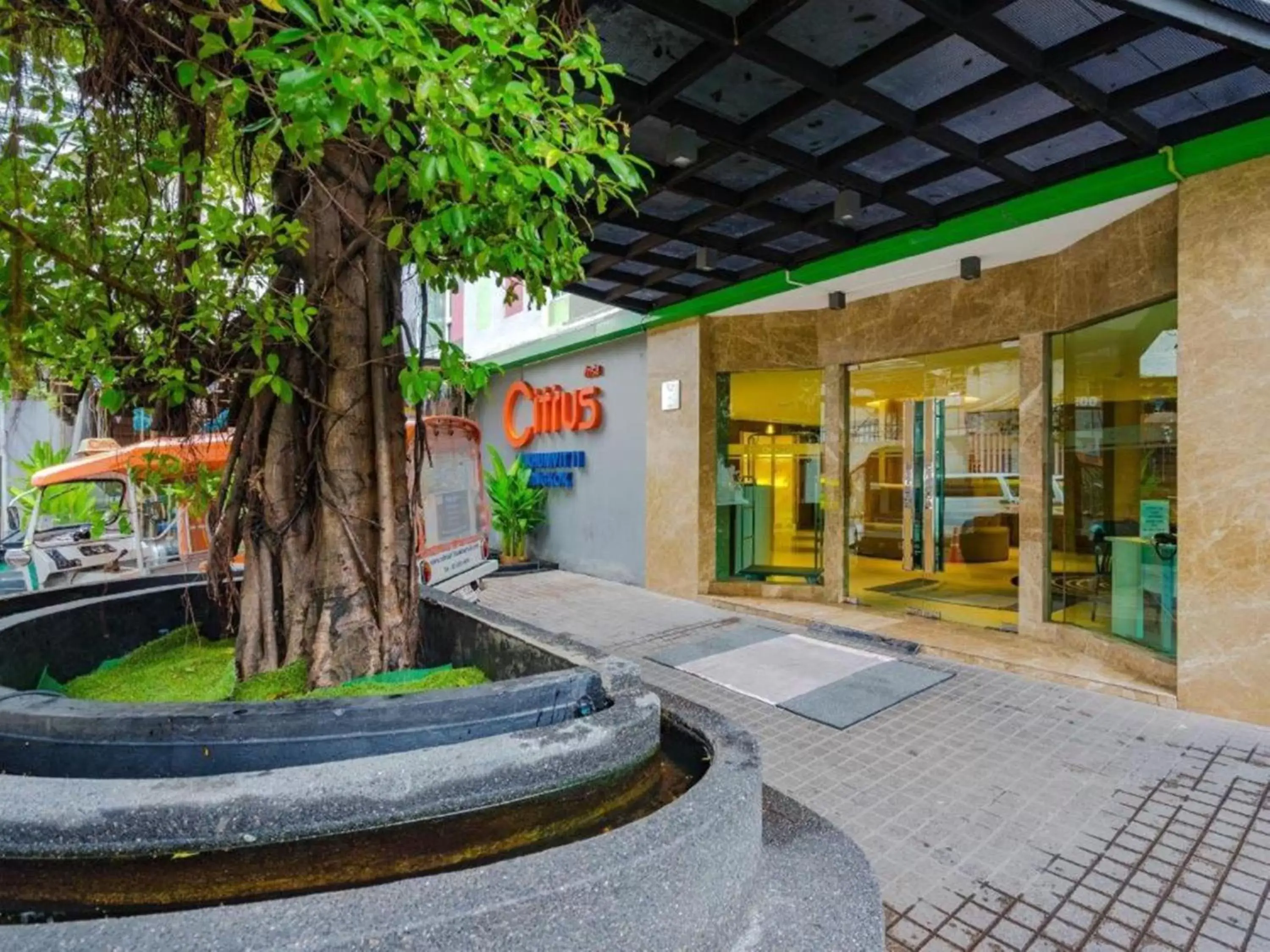 Facade/entrance in Citrus Sukhumvit 11 by Compass Hospitality