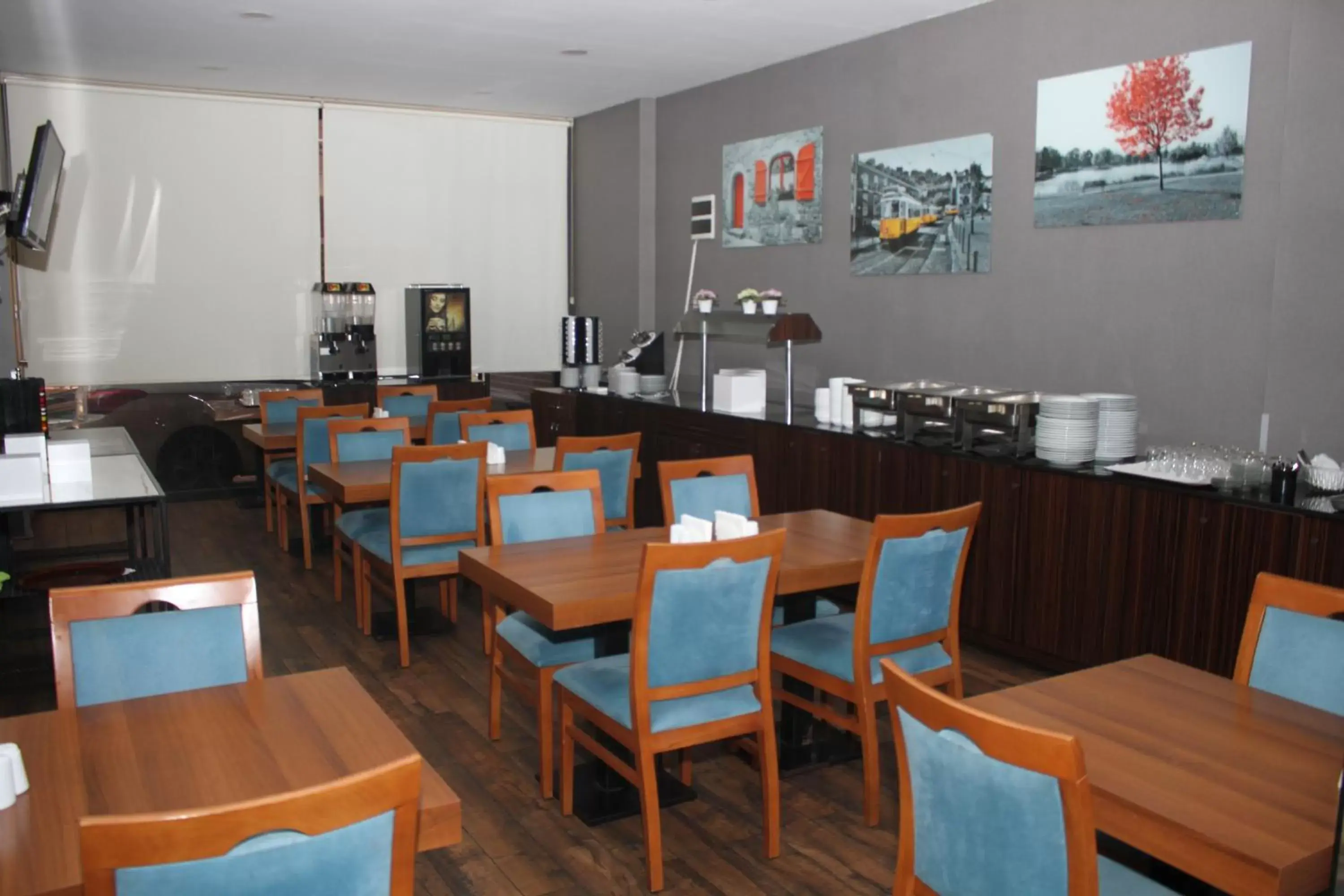 Restaurant/Places to Eat in Niconya Port Suite&Hotel