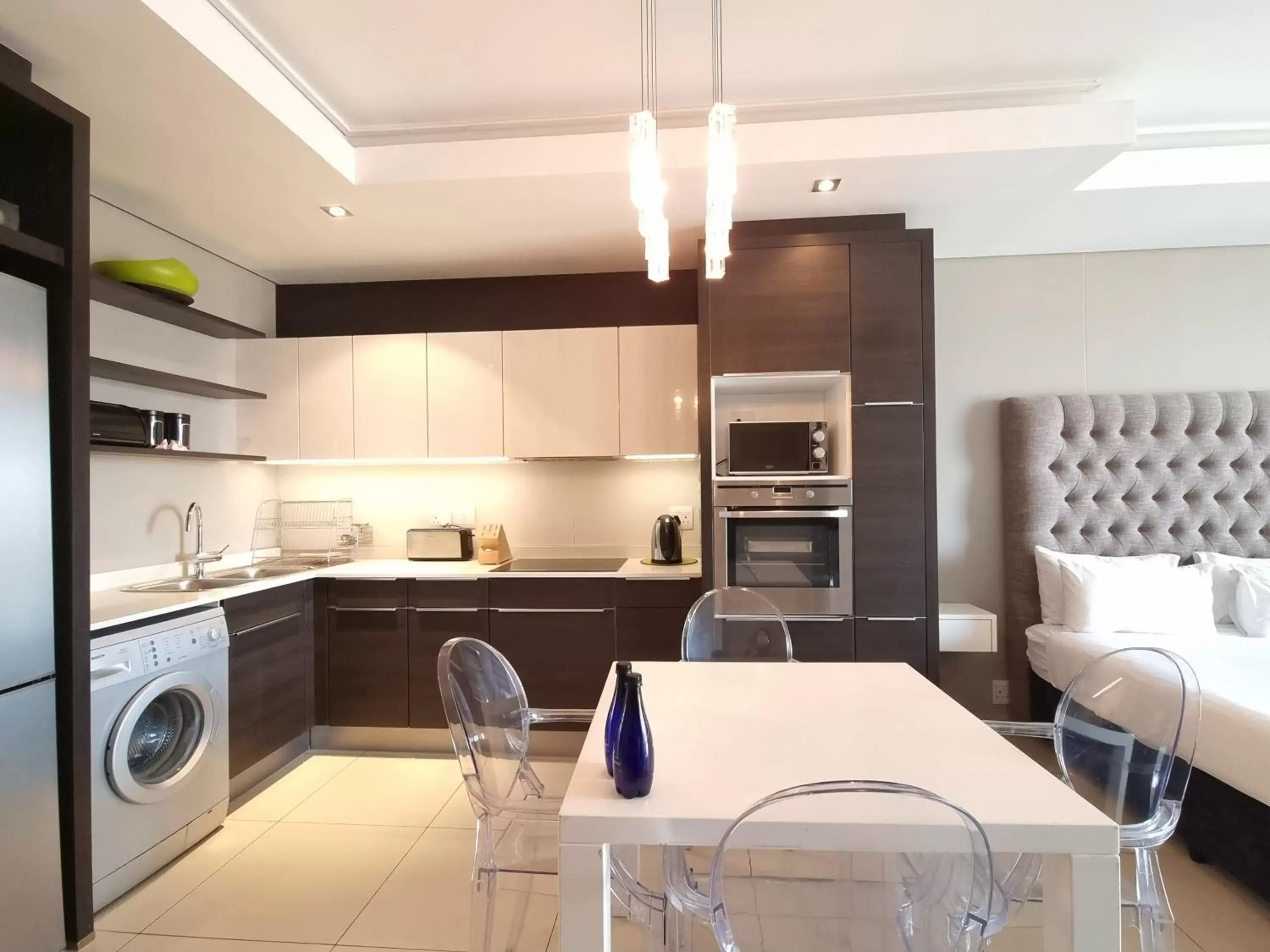 kitchen, Kitchen/Kitchenette in The Residences at Crystal Towers