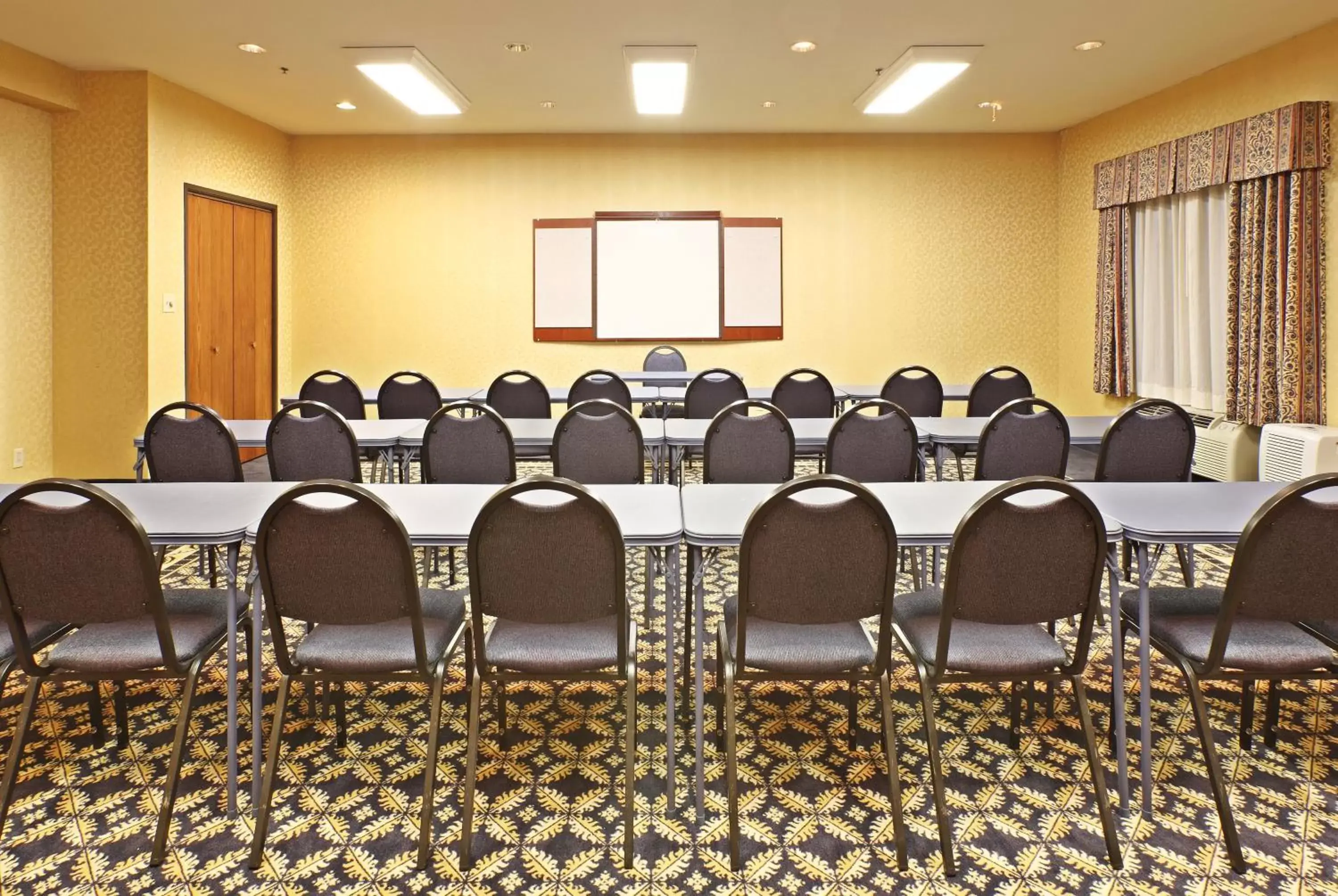 Meeting/conference room in Holiday Inn Express Hotels & Suites Mountain Home, an IHG Hotel