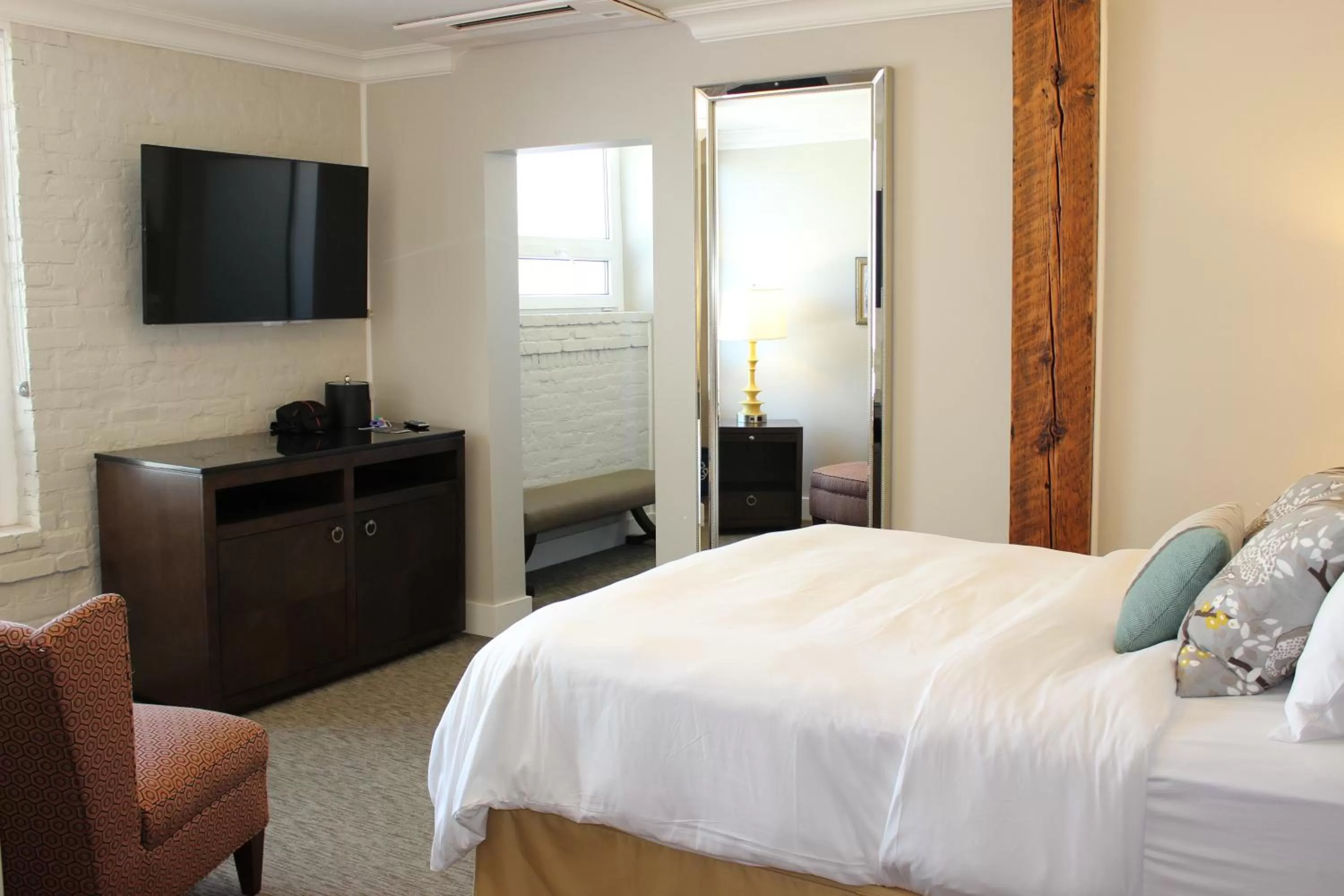 Day, Bed in The Mark Spencer Hotel