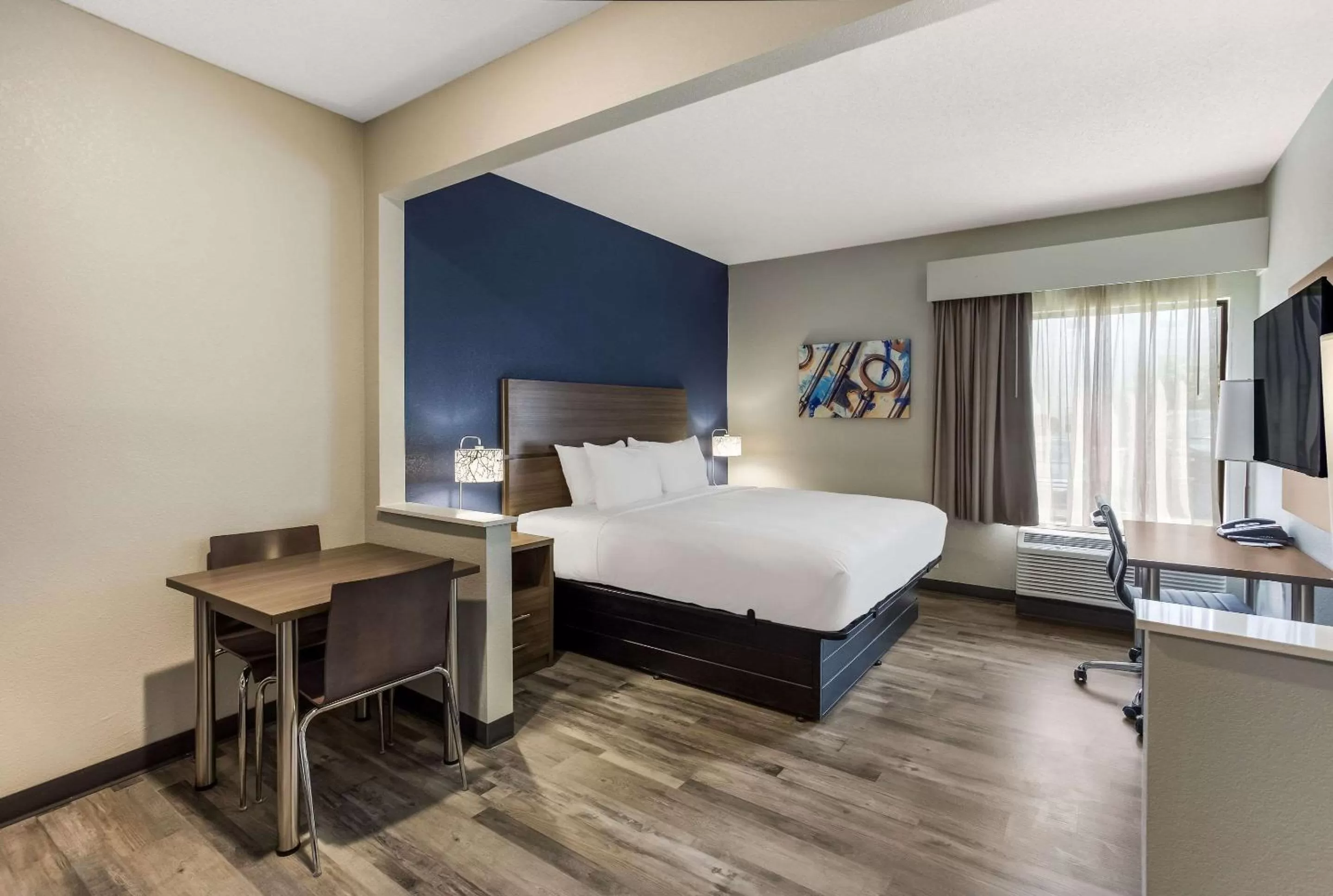 Bedroom, Bed in MainStay Suites Bourbonnais - Kankakee