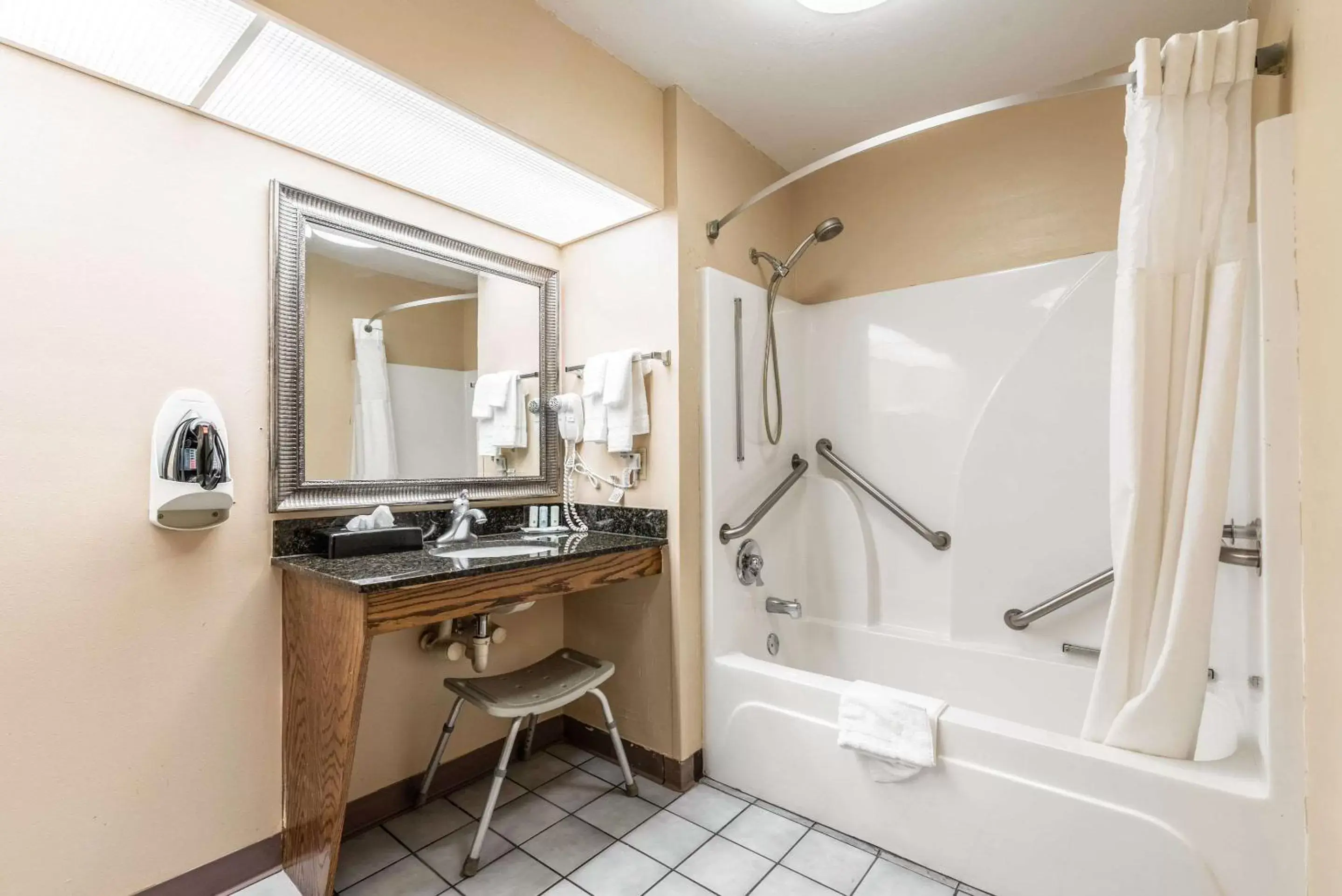 Bathroom in Quality Inn Decatur River City