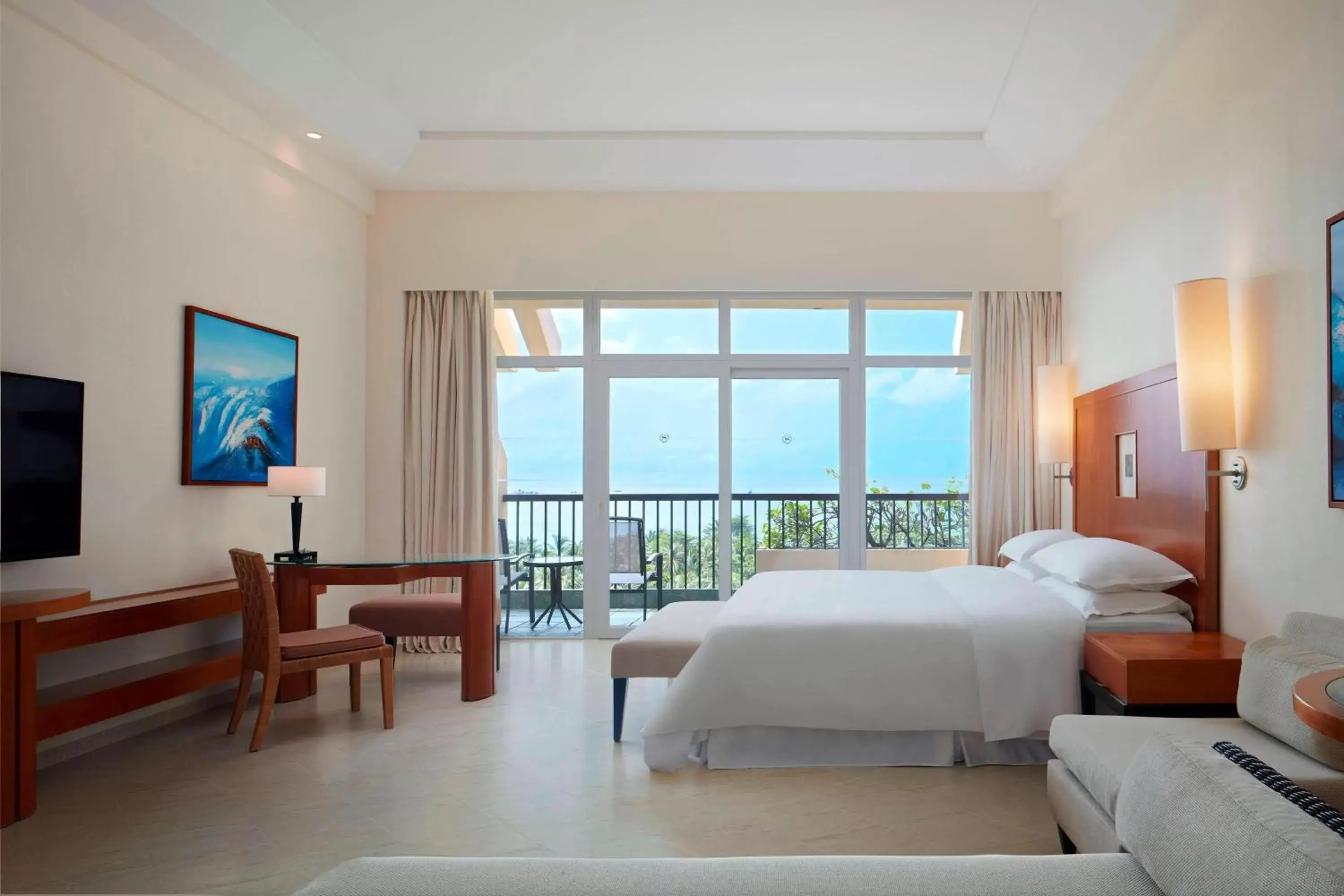 Photo of the whole room in Sheraton Sanya Yalong Bay Resort