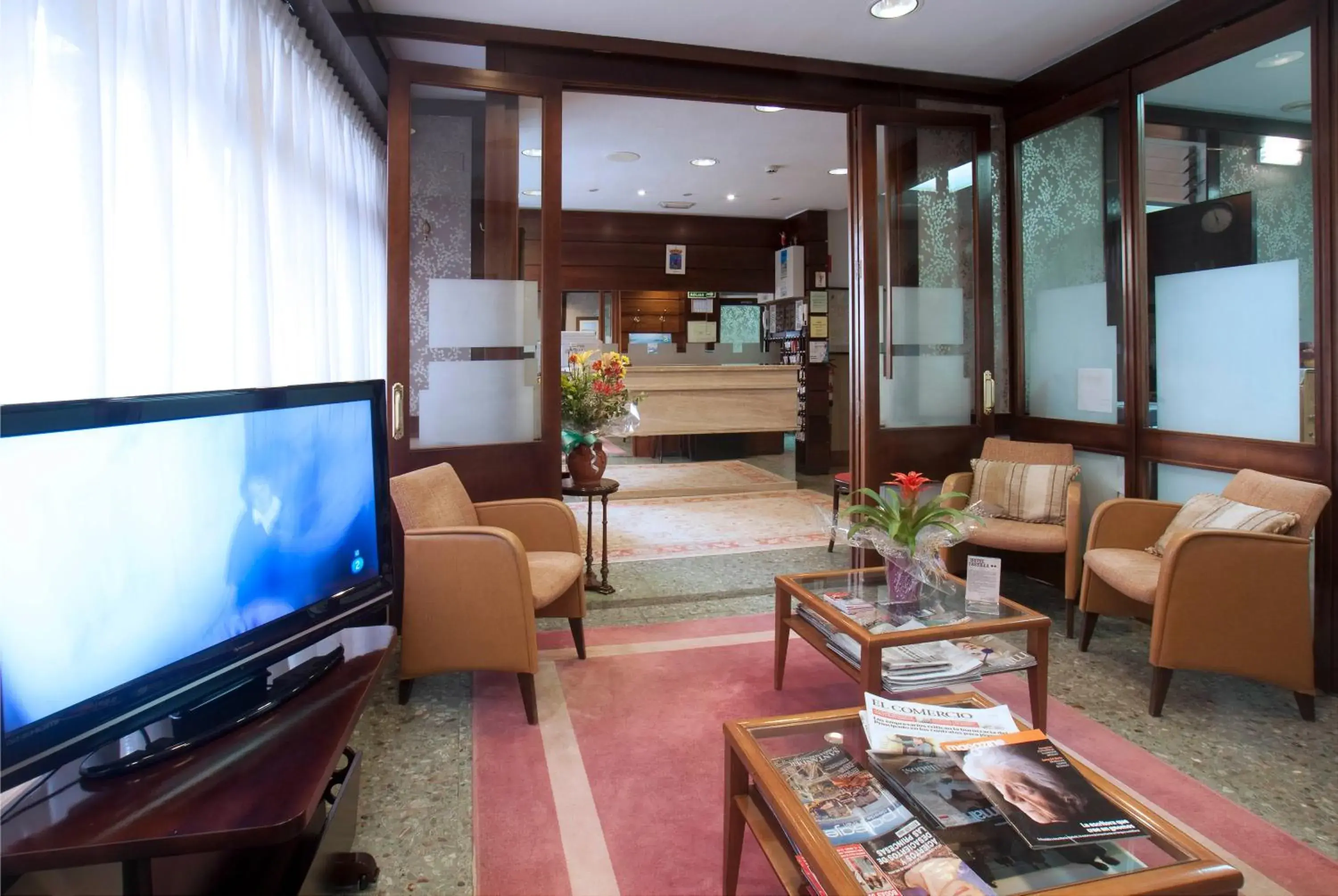 Lounge or bar in Hotel Castilla Lounge or bar in Hotel Castilla