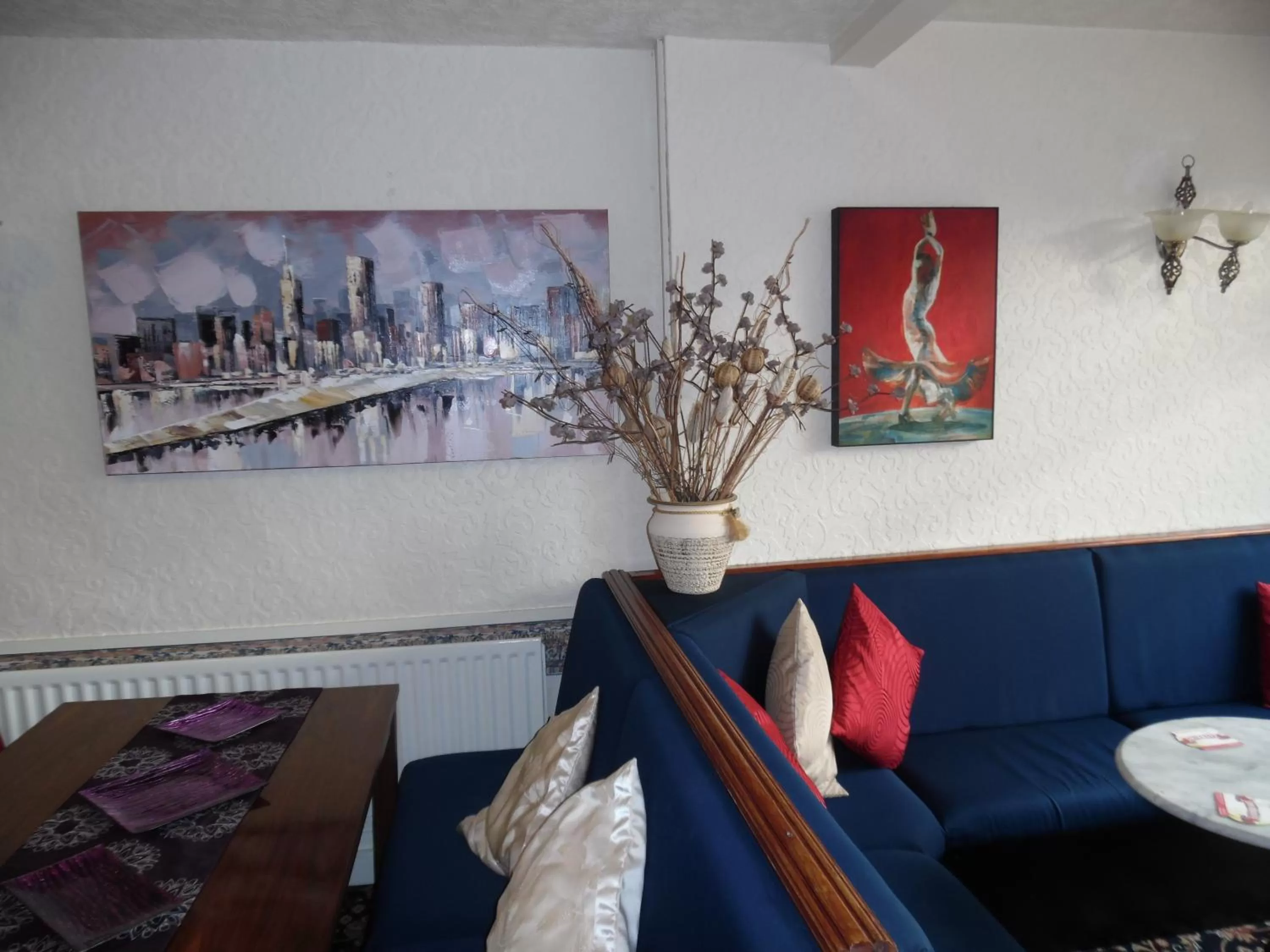 Seating Area in Alondra Hotel