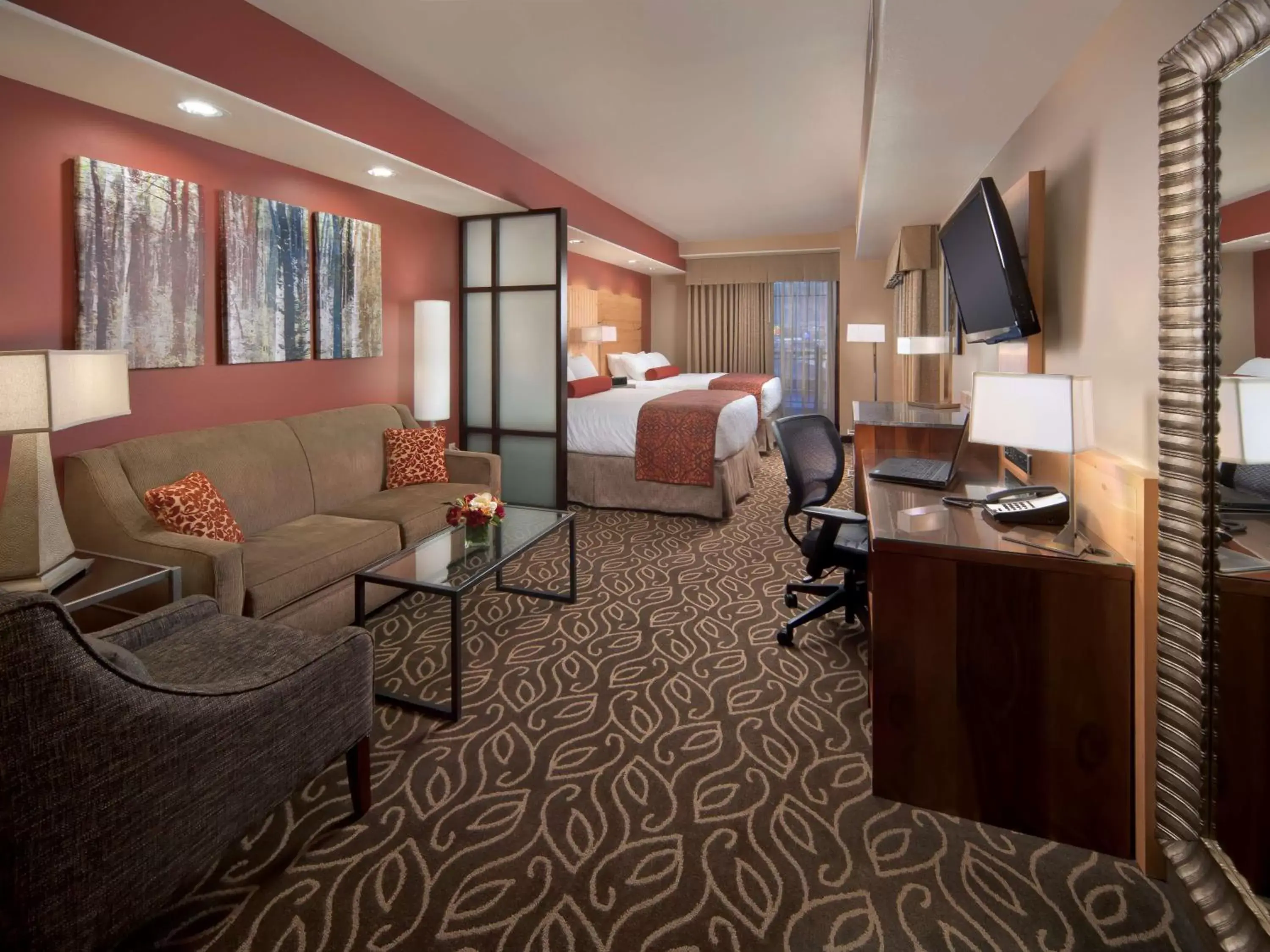 Photo of the whole room, Seating Area in Best Western Premier Ivy Inn & Suites
