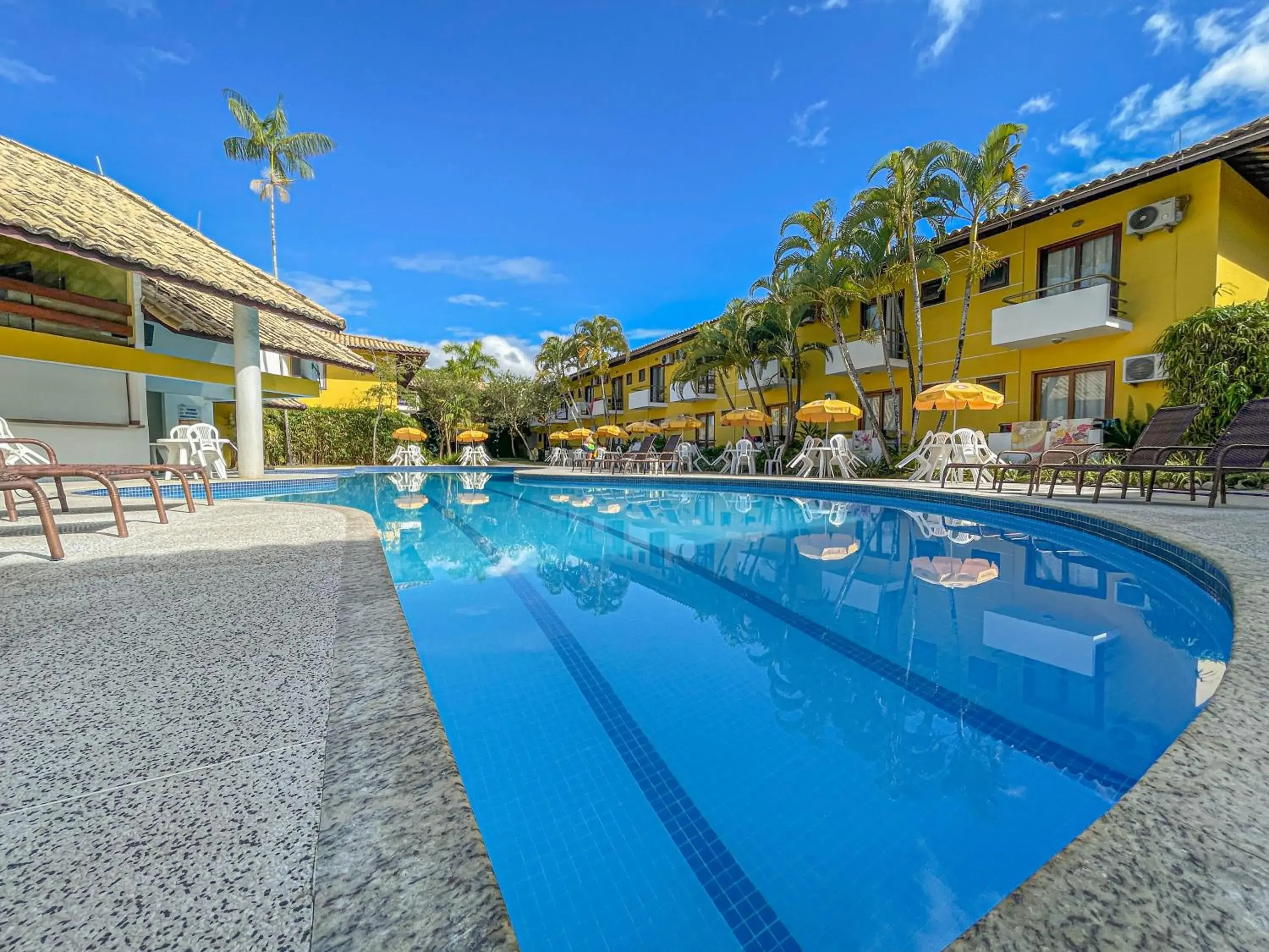 Swimming Pool in Sunshine Praia Hotel