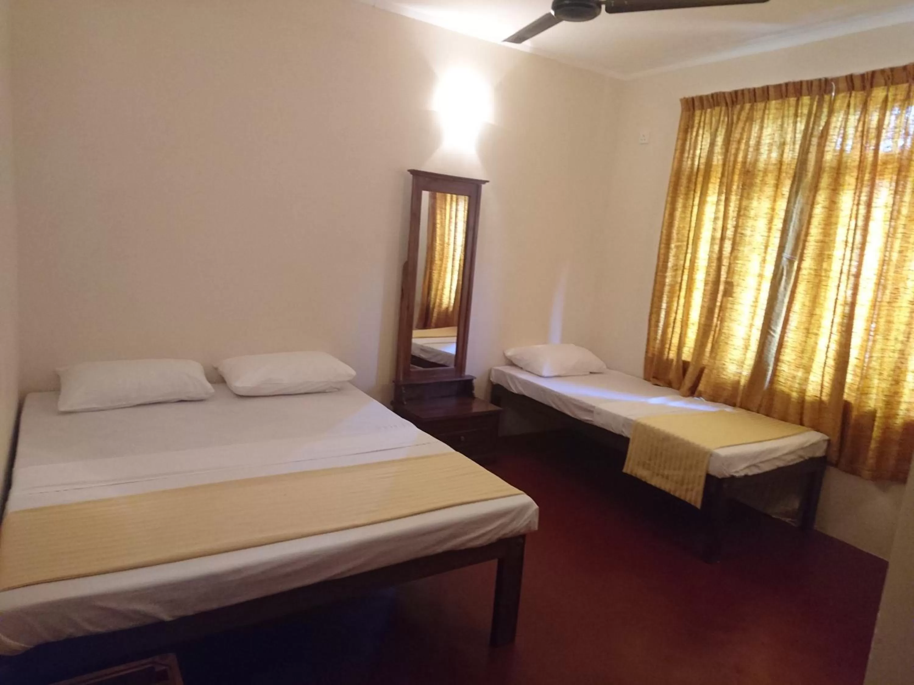 Bed in Shiva Rest Katharagama