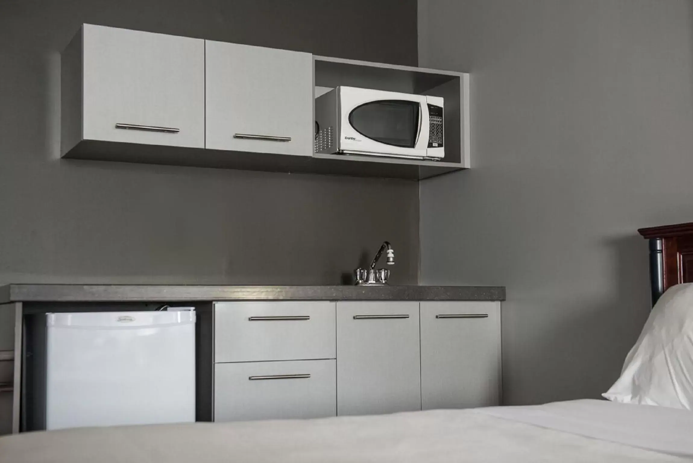 Queen Suite - Non-Smoking in Travelodge by Wyndham Alma Queen Suite - Non-Smoking in Travelodge by Wyndham Alma