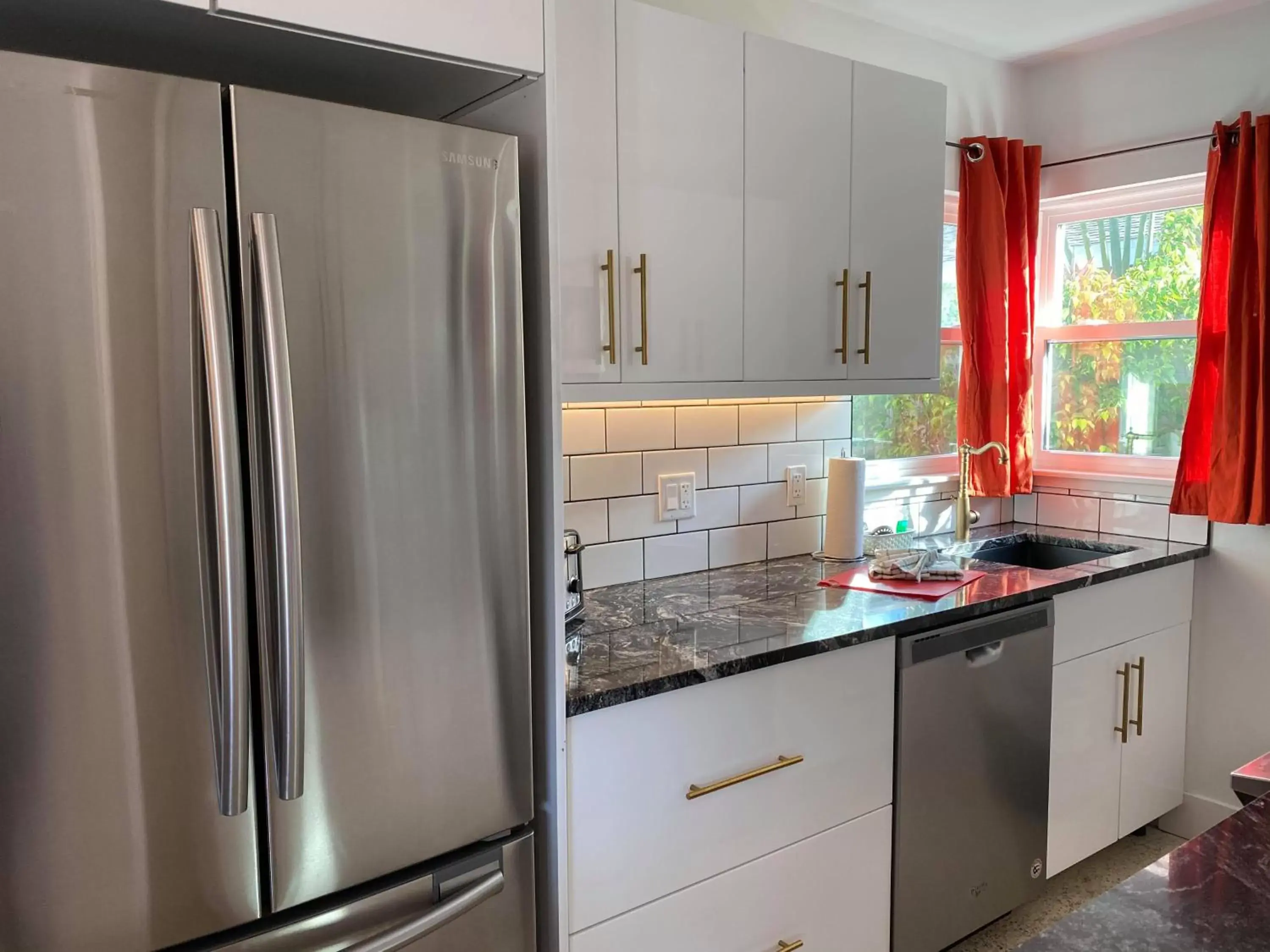 Kitchen/Kitchenette in Captiva Beach Resort (open private beach access)