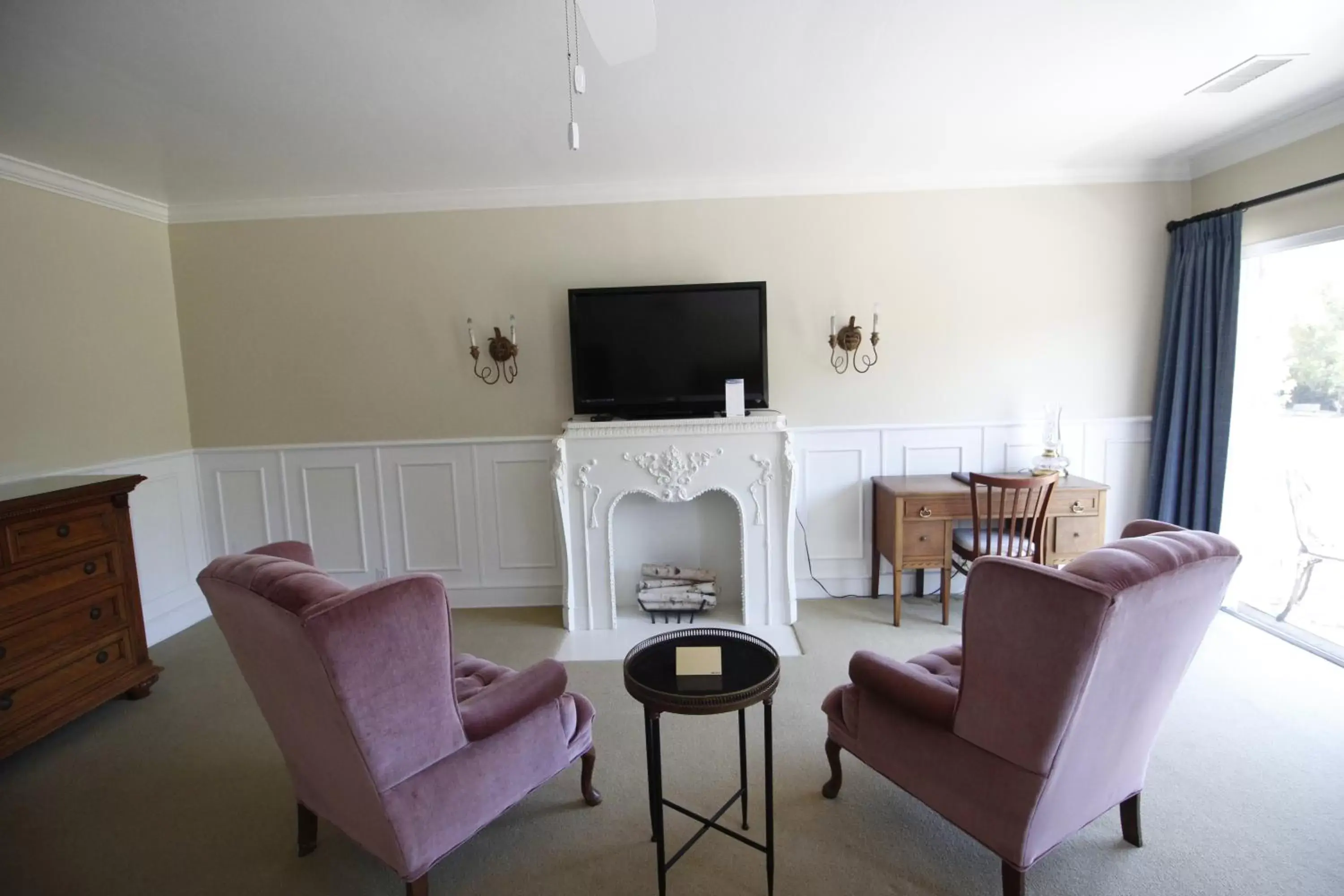 TV and multimedia, Seating Area in The Rigdon House