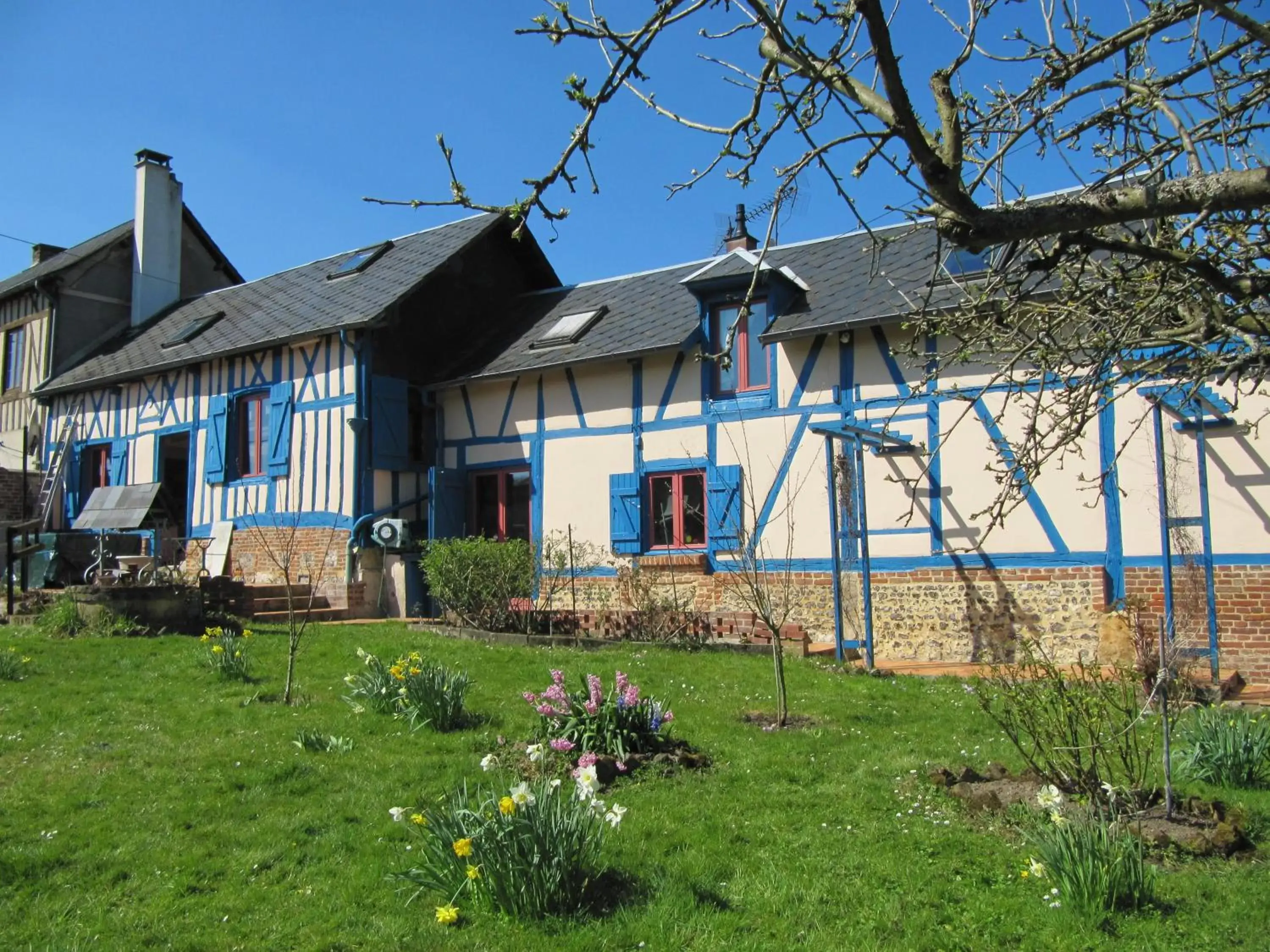 Property Building in La Roseraie du Prieure