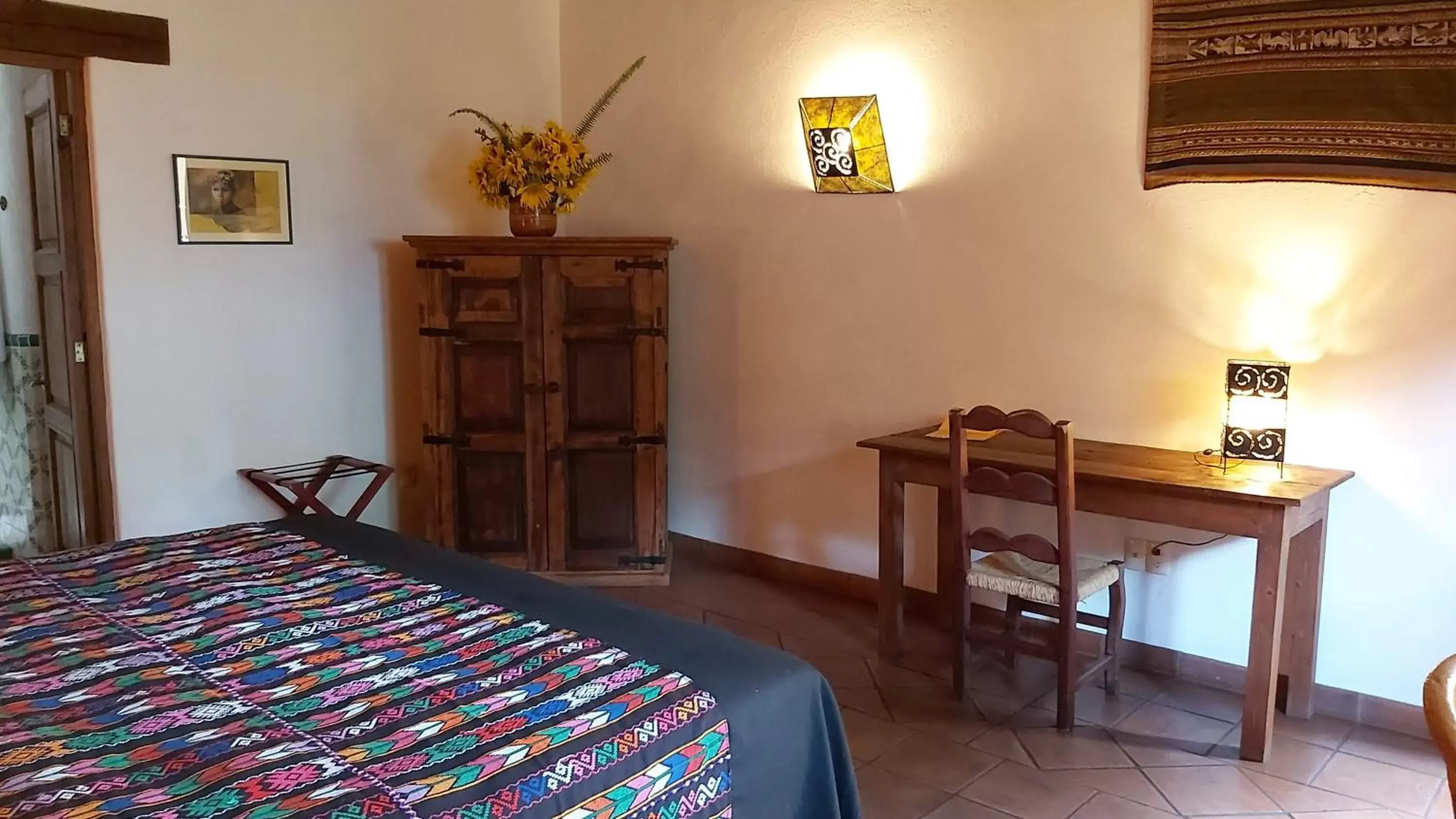 Photo of the whole room, Bed in Posada Yolihuani