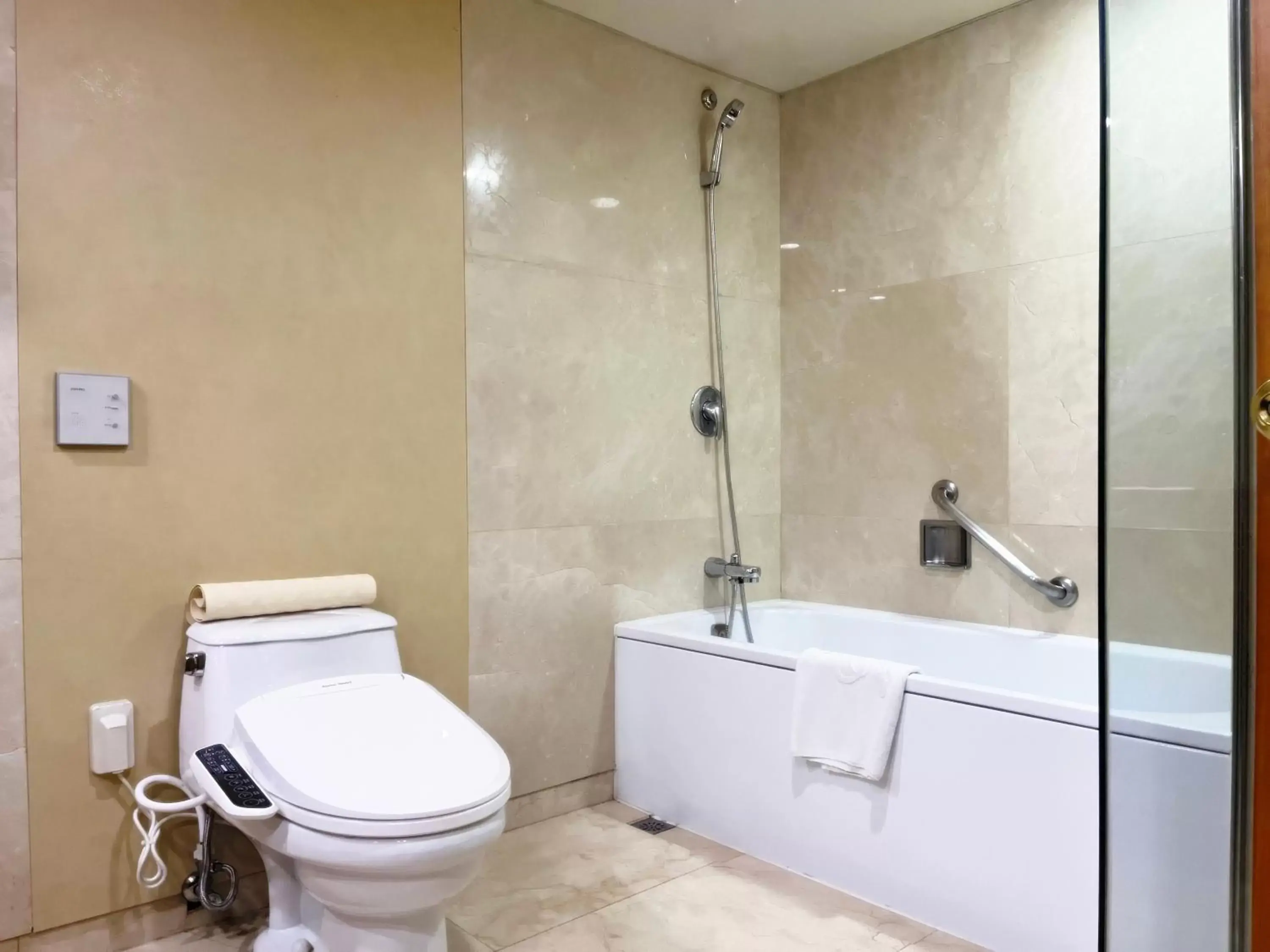 Shower, Bathroom in Sejong Hotel Seoul Myeongdong