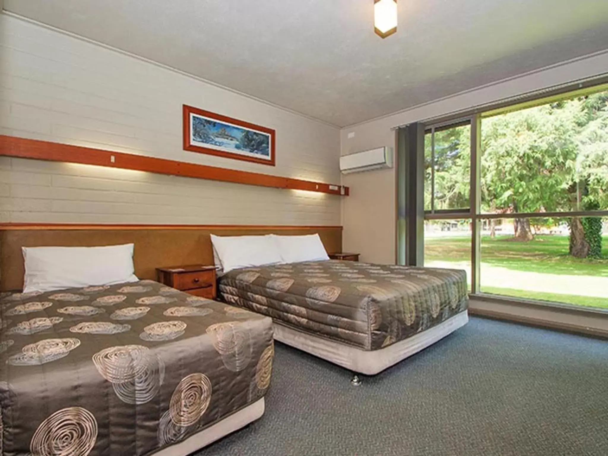 Bed in Bright Motor Inn