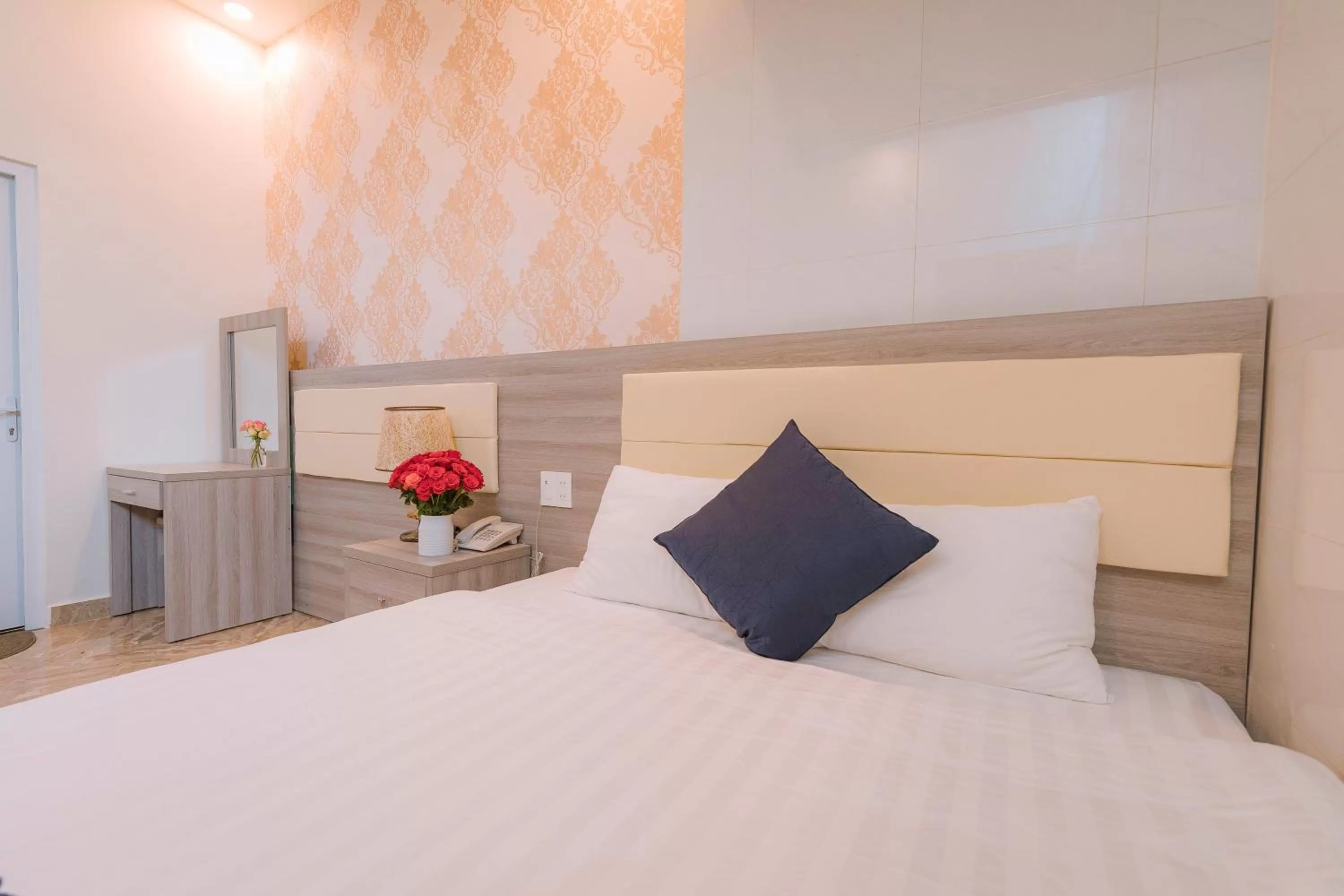 Bedroom, Bed in Khanh Uyen 1 Hotel