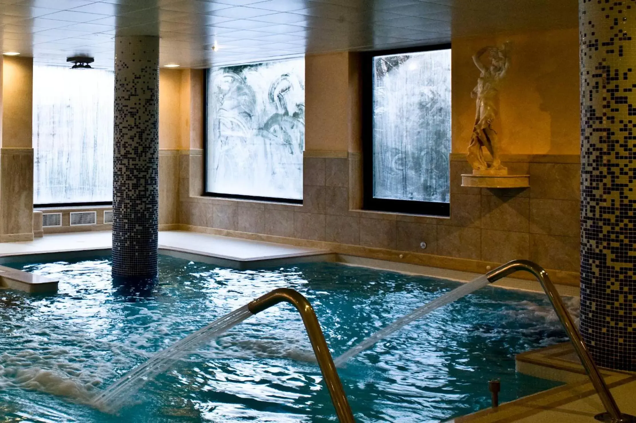 Spa and wellness centre/facilities, Swimming Pool in Rutllan & Spa