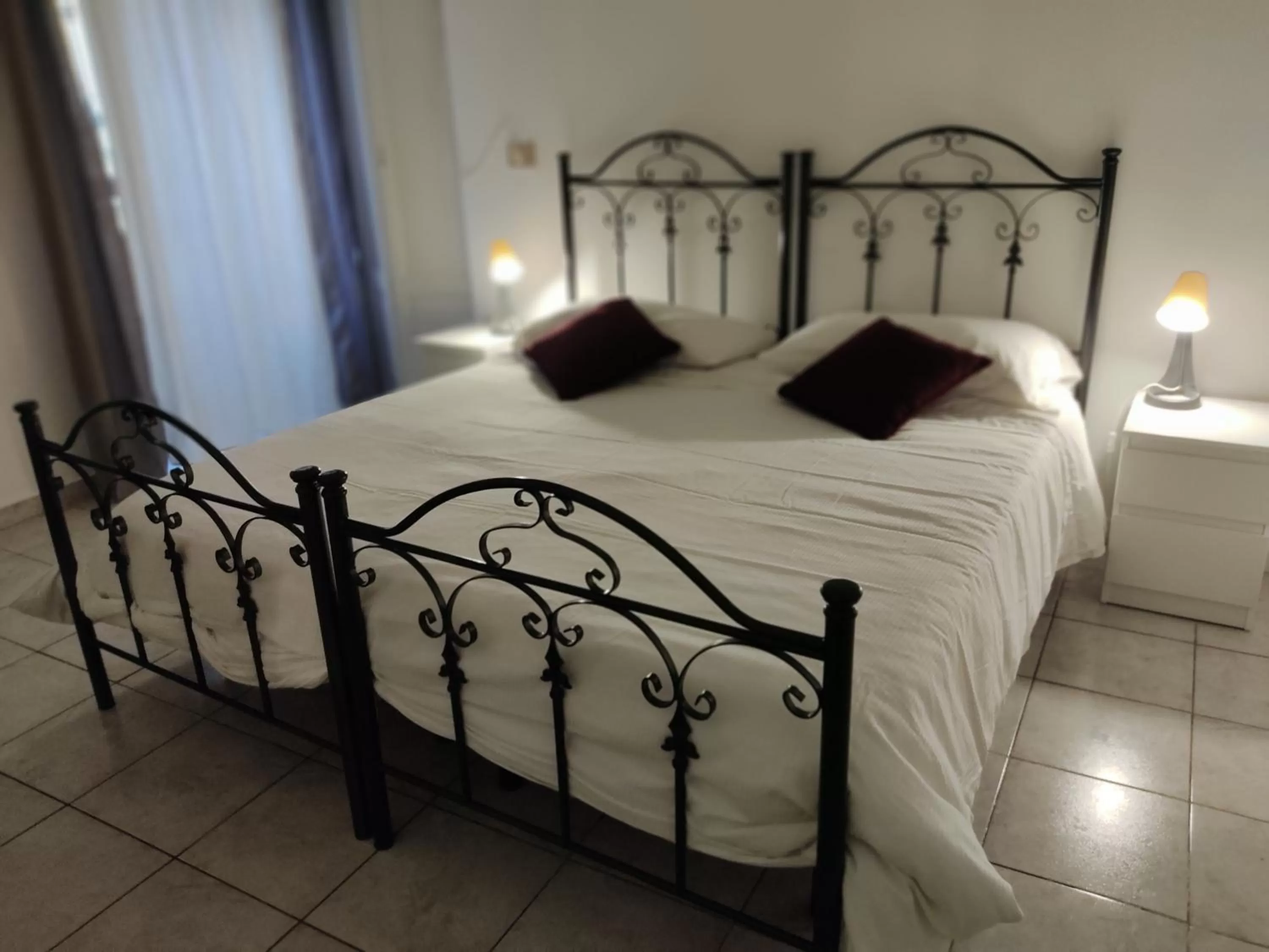 Bed in Crispi Accomodation B&B