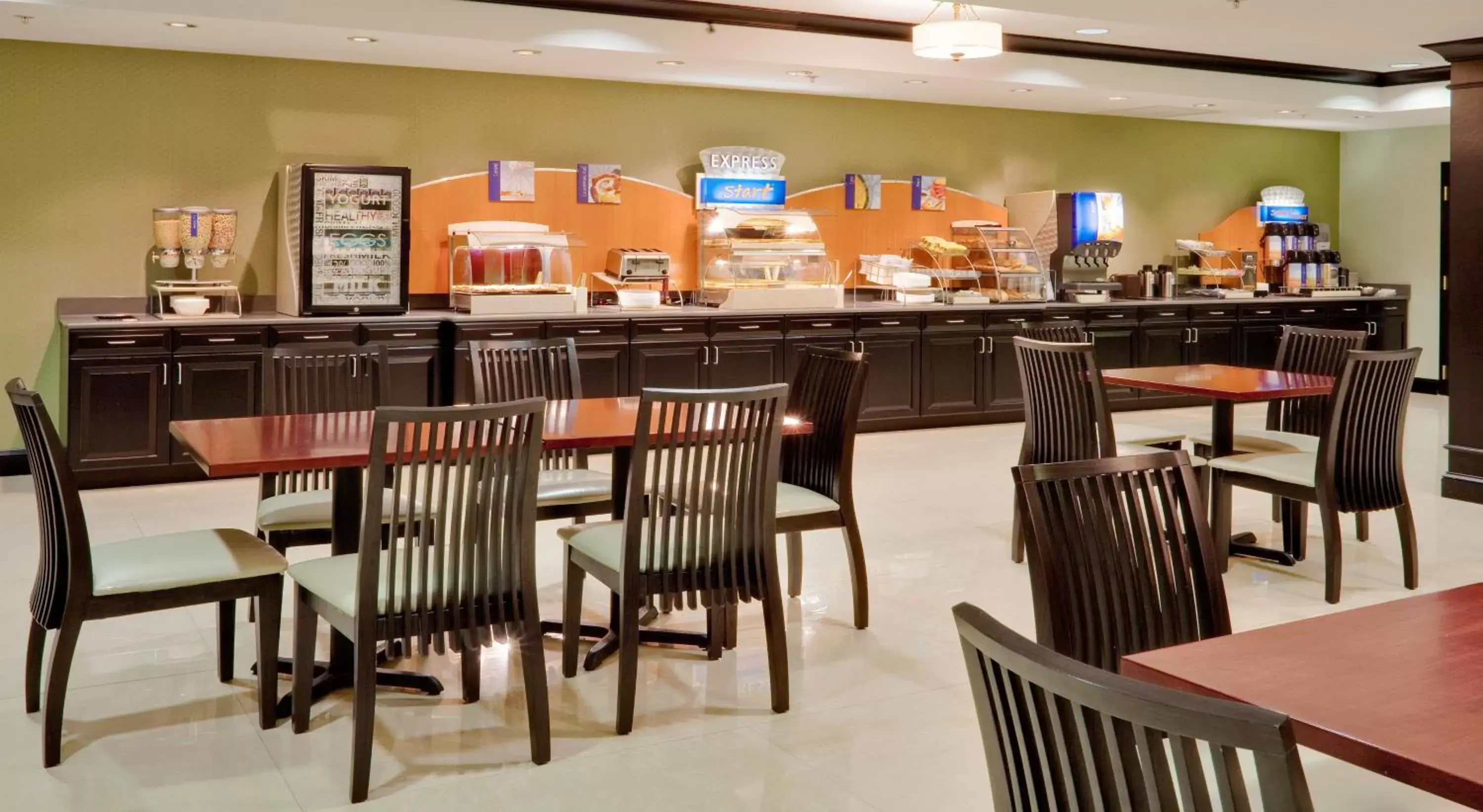 Breakfast, Restaurant/Places to Eat in Holiday Inn Express Hotel & Suites Warminster-Horsham, an IHG Hotel