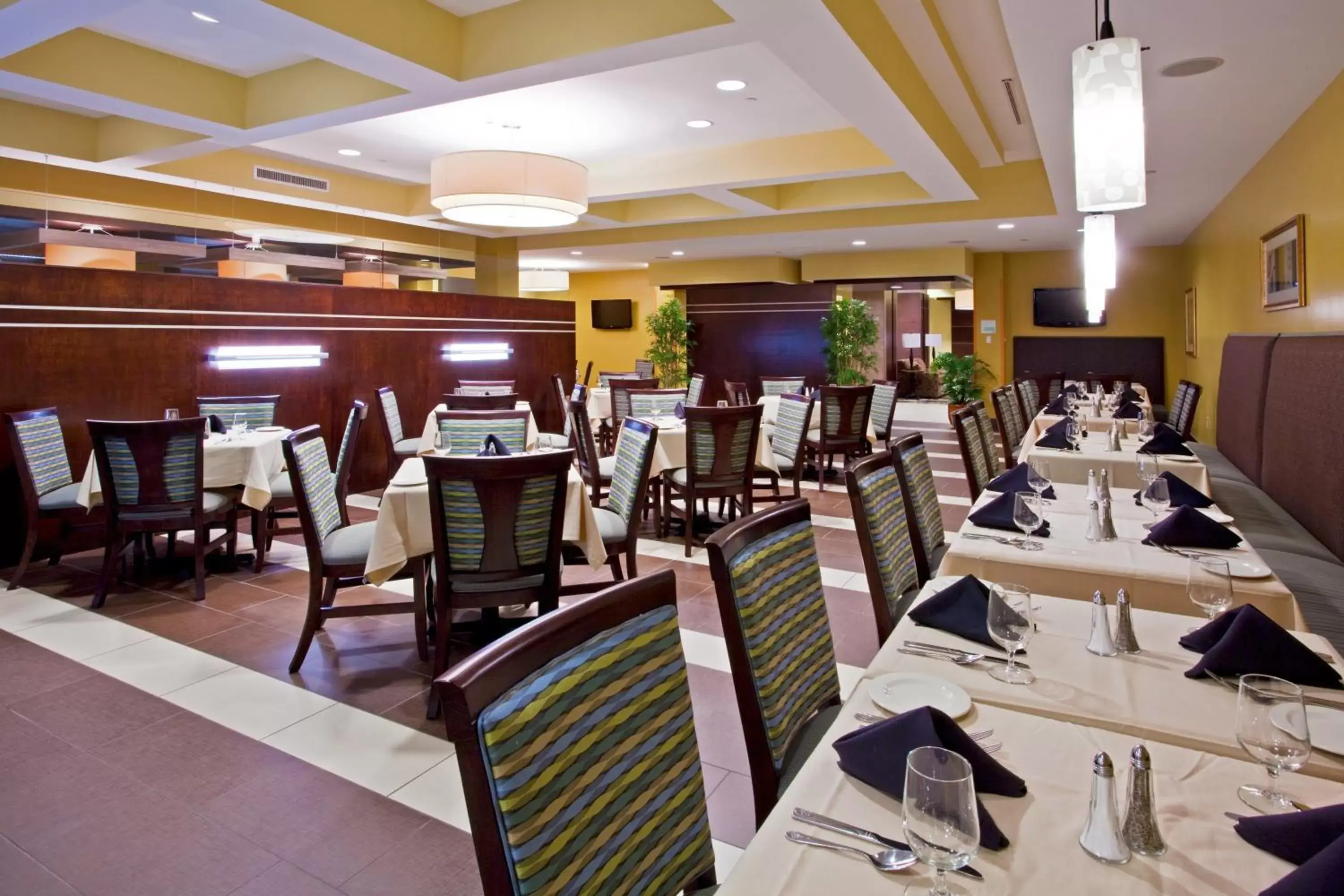 Restaurant/places to eat in Holiday Inn Titusville/Kennedy Space Center by IHG Restaurant/places to eat in Holiday Inn Titusville/Kennedy Space Center by IHG