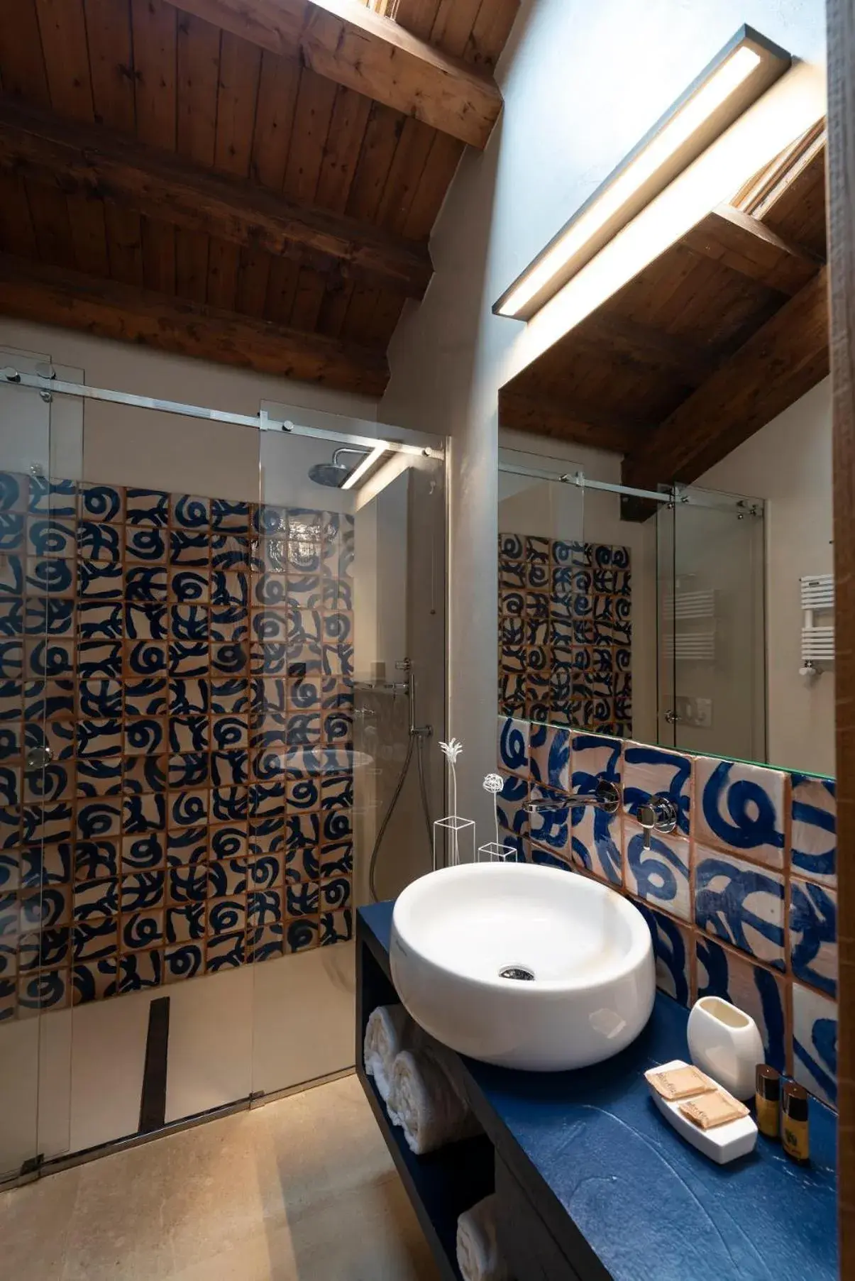 Shower, Bathroom in Borgo Giallonardo Wine Relais