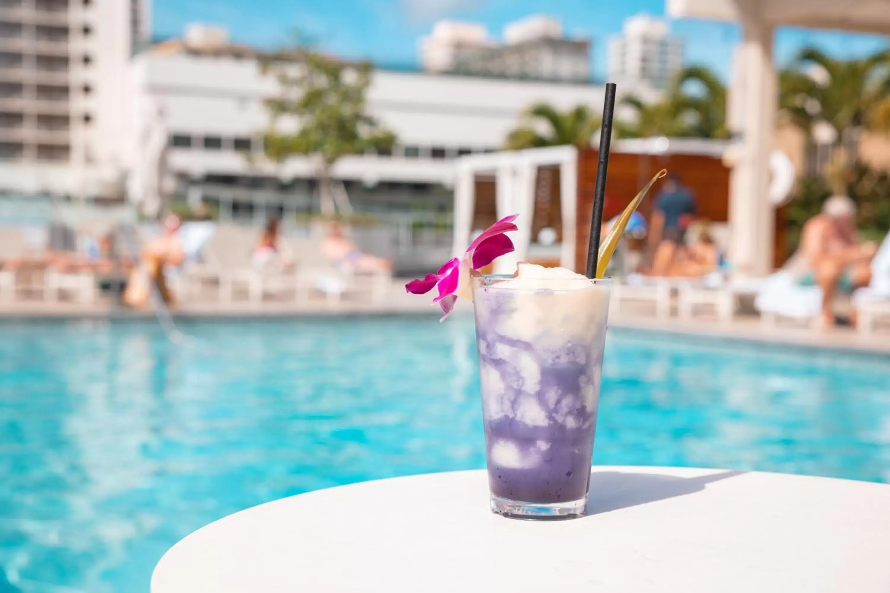 Swimming Pool in Waikiki Beach Marriott Resort & Spa