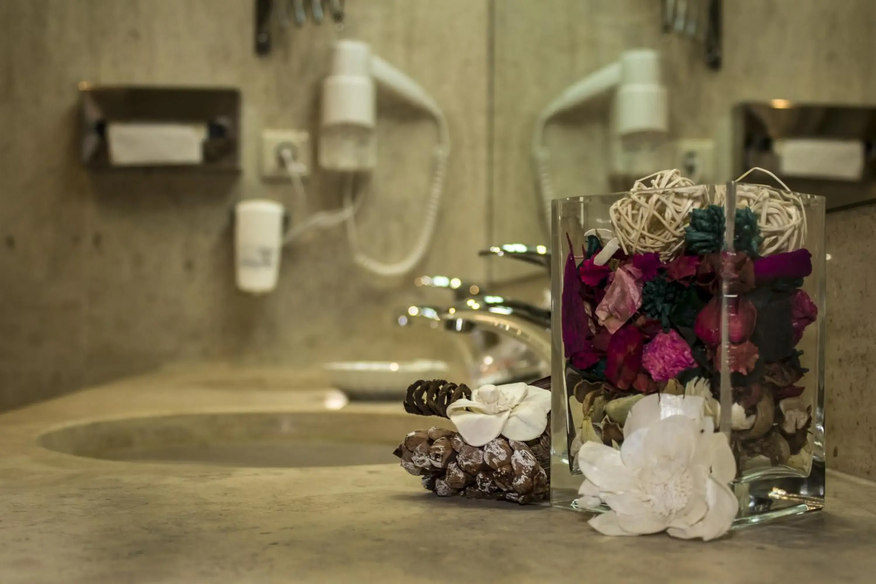 Toilet, Bathroom in Hotel Black Tulip - Porto Gaia