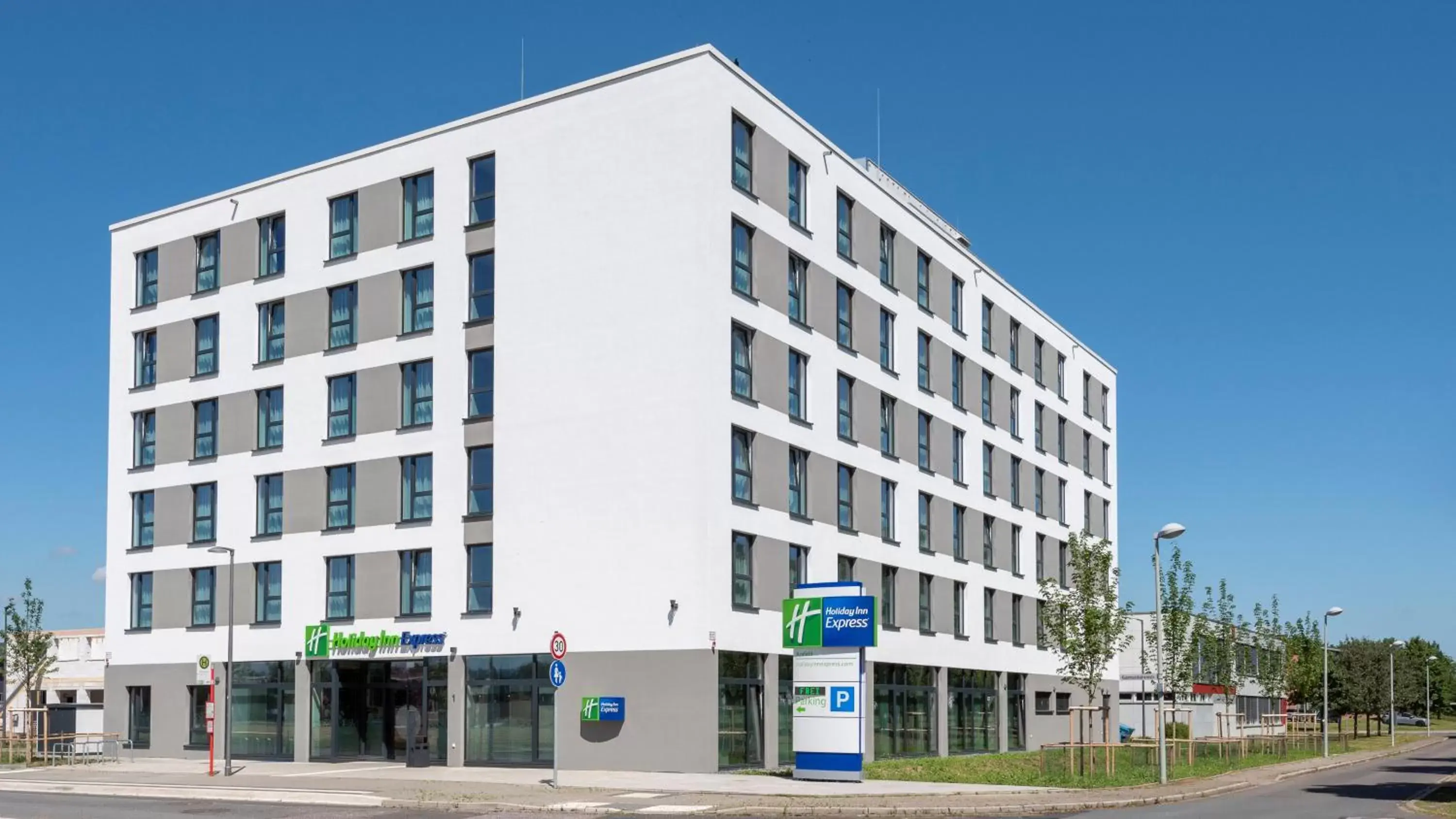 Property Building in Holiday Inn Express - Krefeld - Dusseldorf, an IHG Hotel