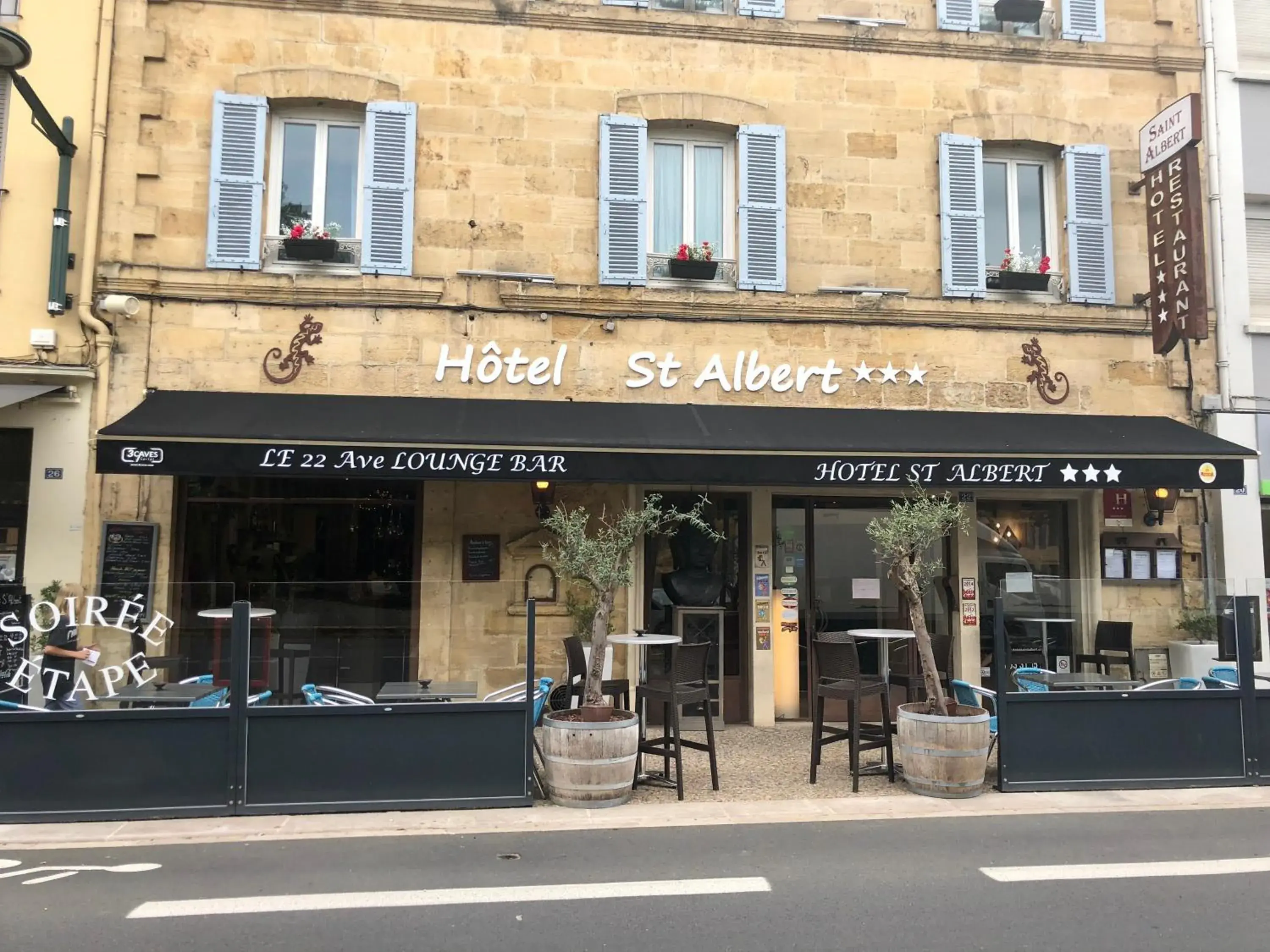 Facade/entrance in Hôtel Saint Albert