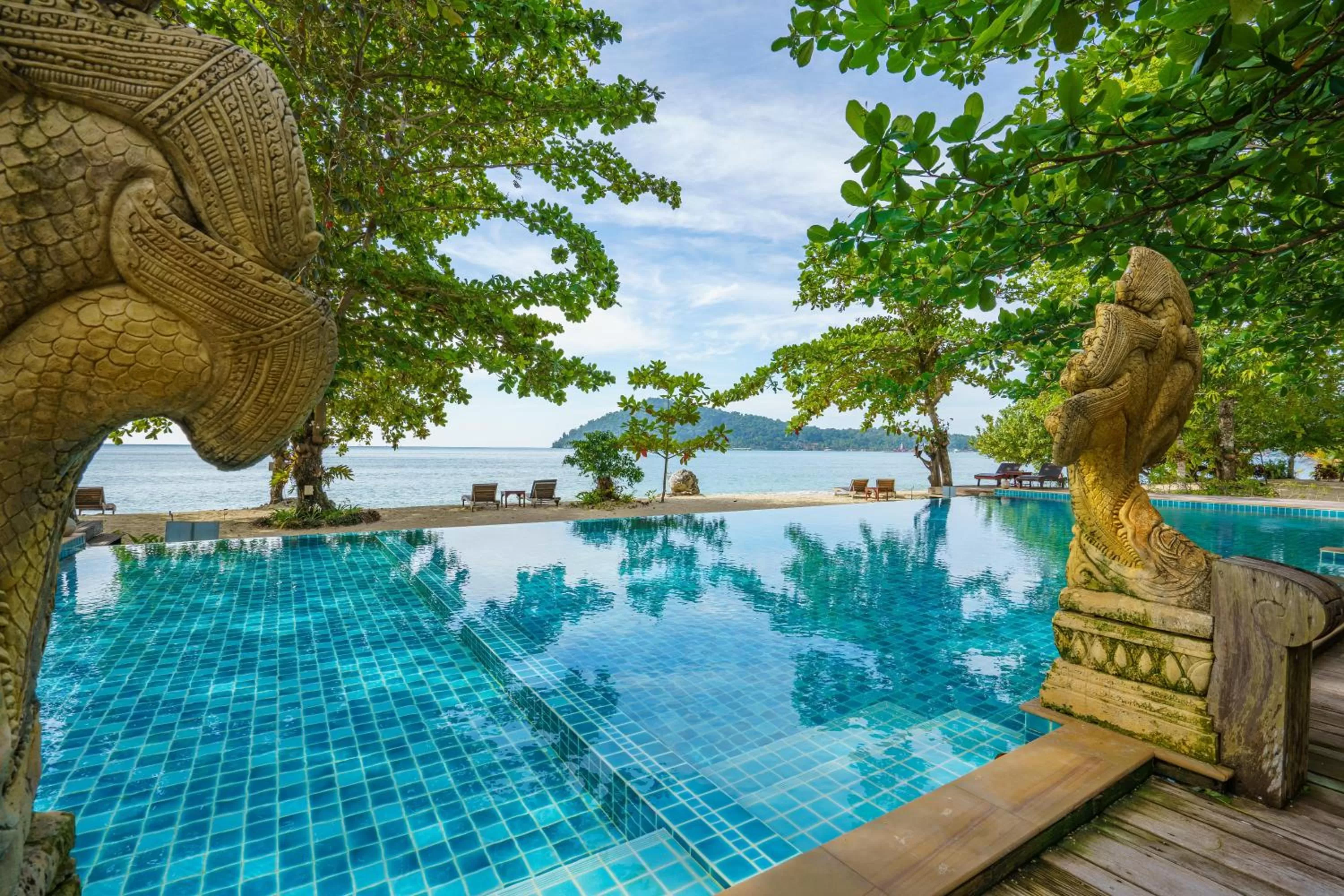 Swimming pool in Chivapuri Beach Resort