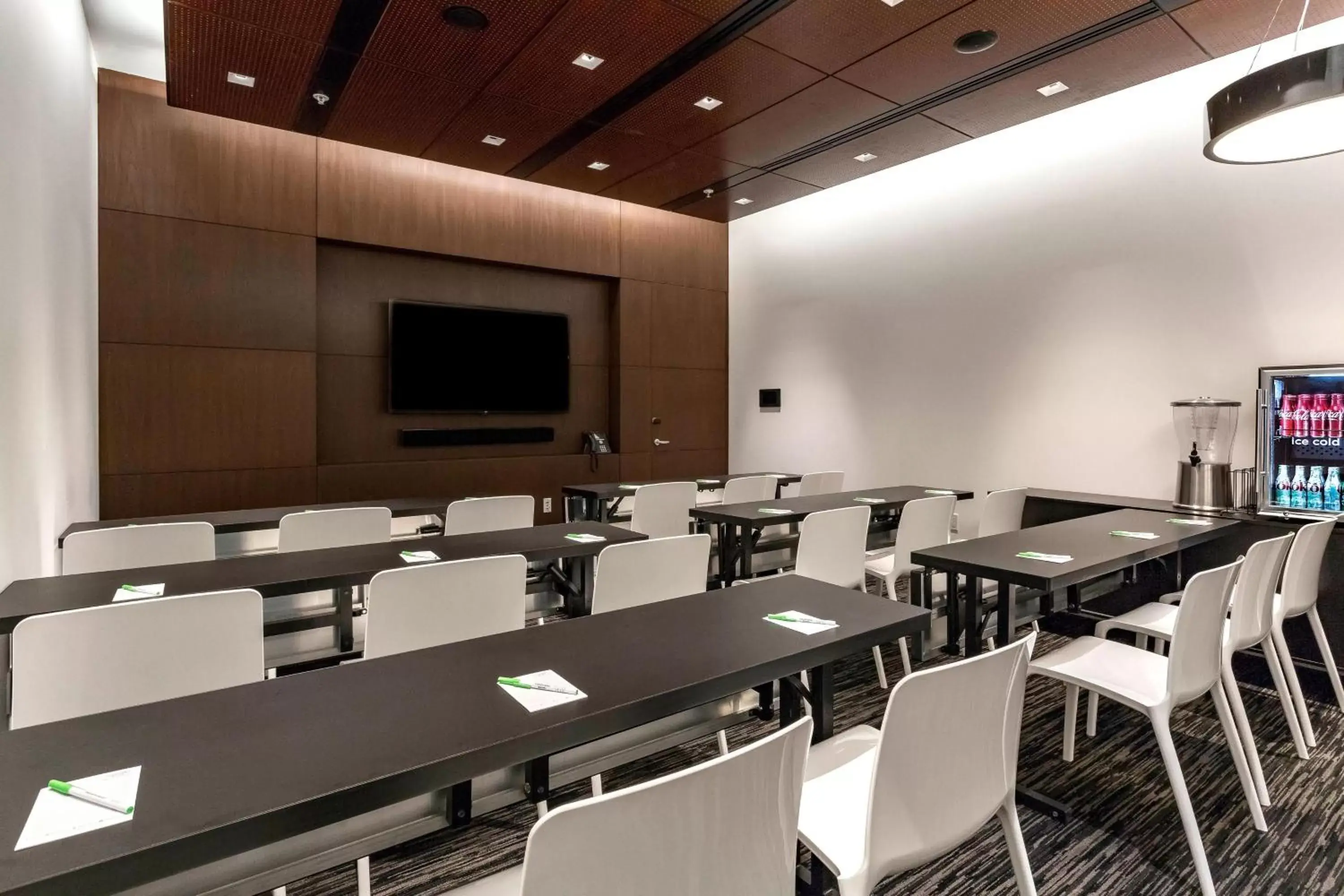 Meeting/conference room in Courtyard by Marriott Long Island City/New York Manhattan View