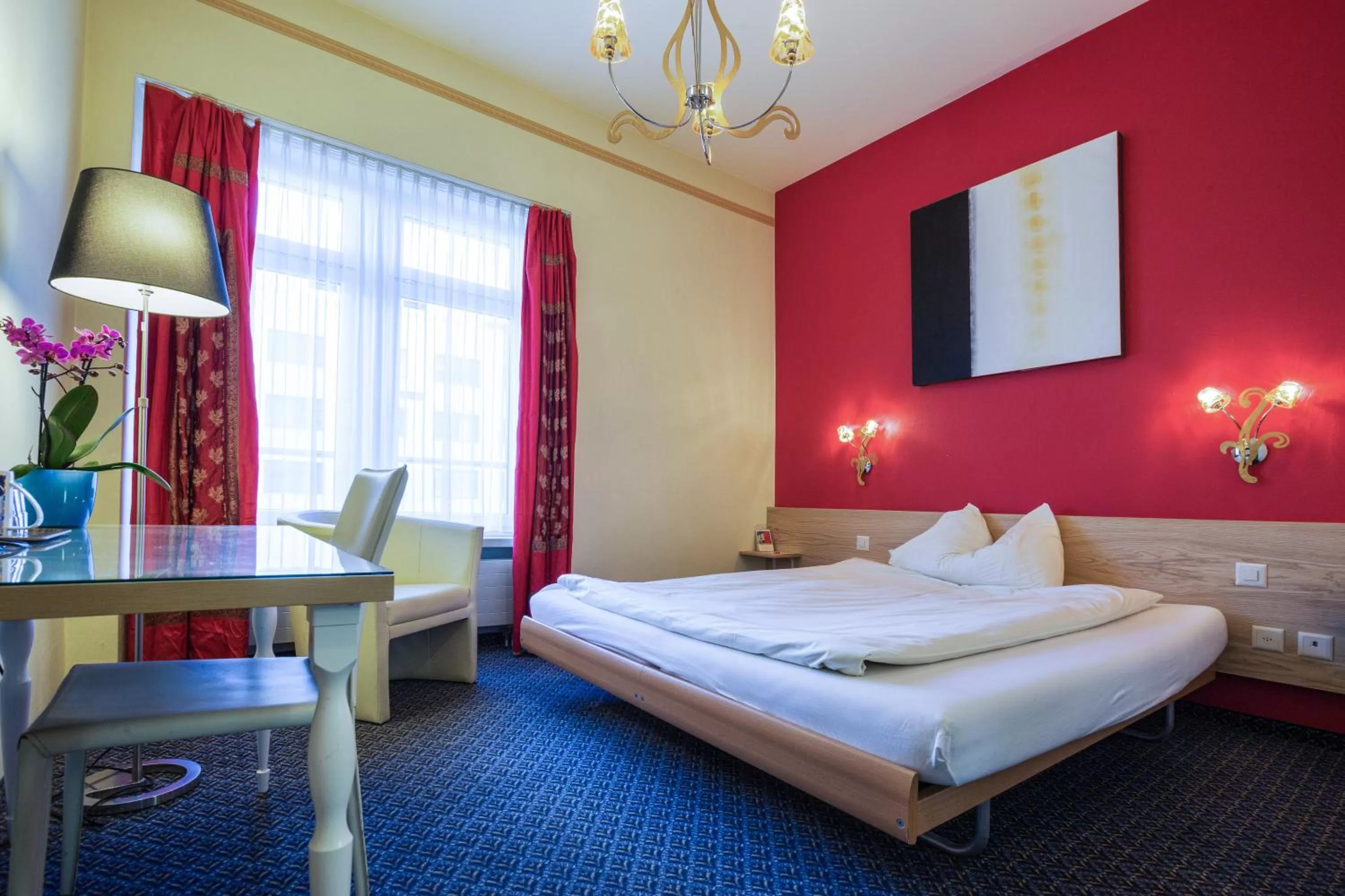 Photo of the whole room, Bed in Hotel Ambassador