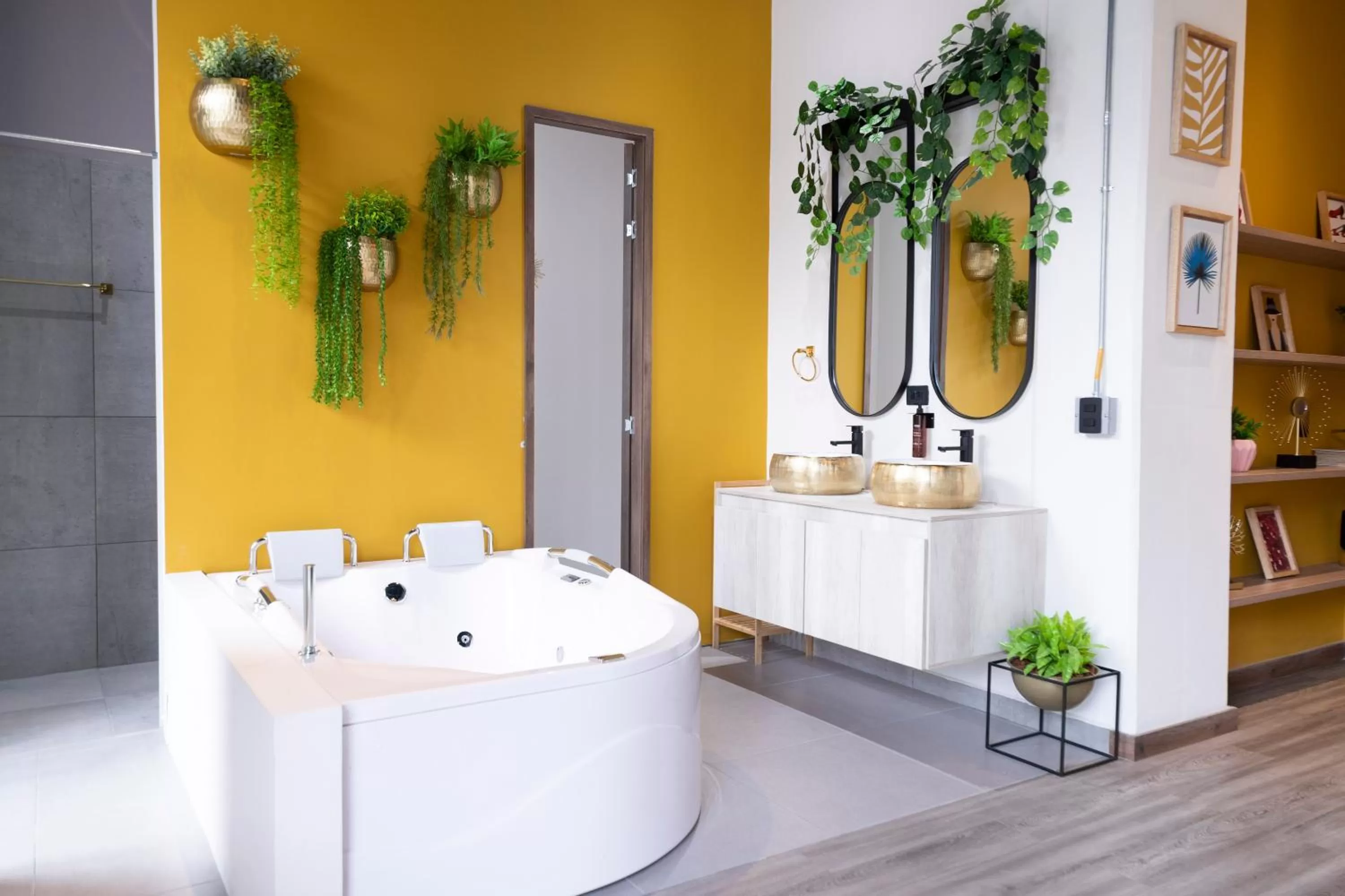 Bath in Royal Living Poblado