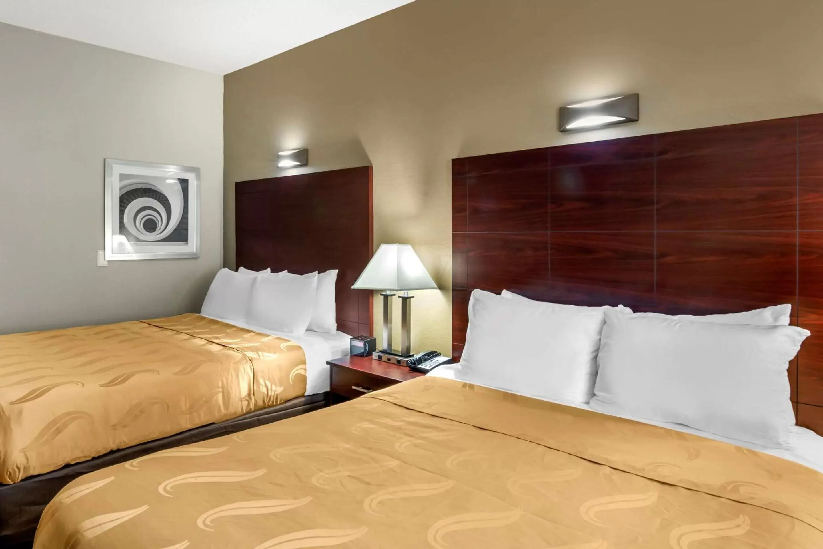 Photo of the whole room, Bed in Quality Inn Overland Park Kansas City Photo of the whole room, Bed in Quality Inn Overland Park Kansas City