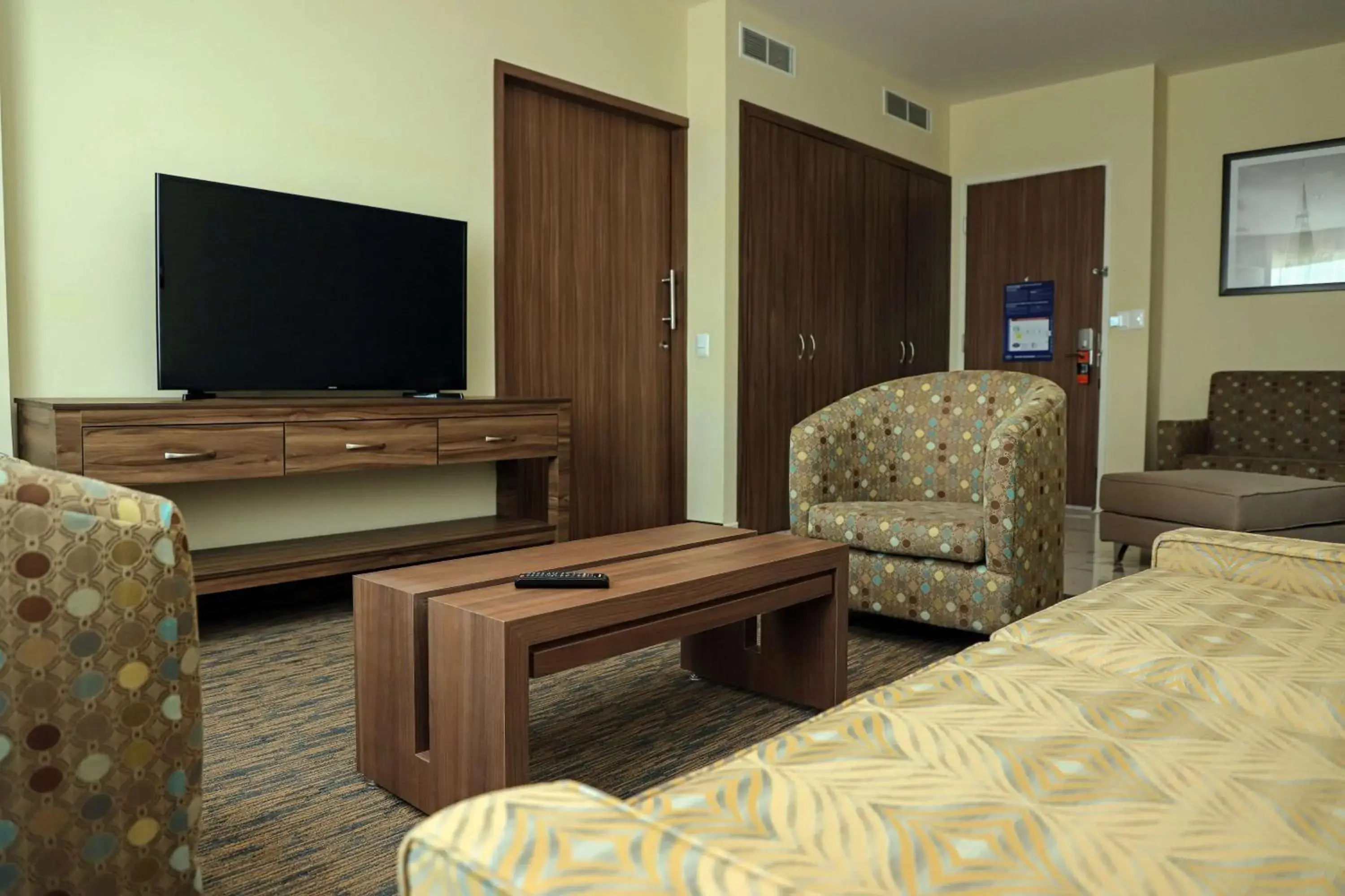 Bedroom, Seating Area in Hampton Inn by Hilton Irapuato