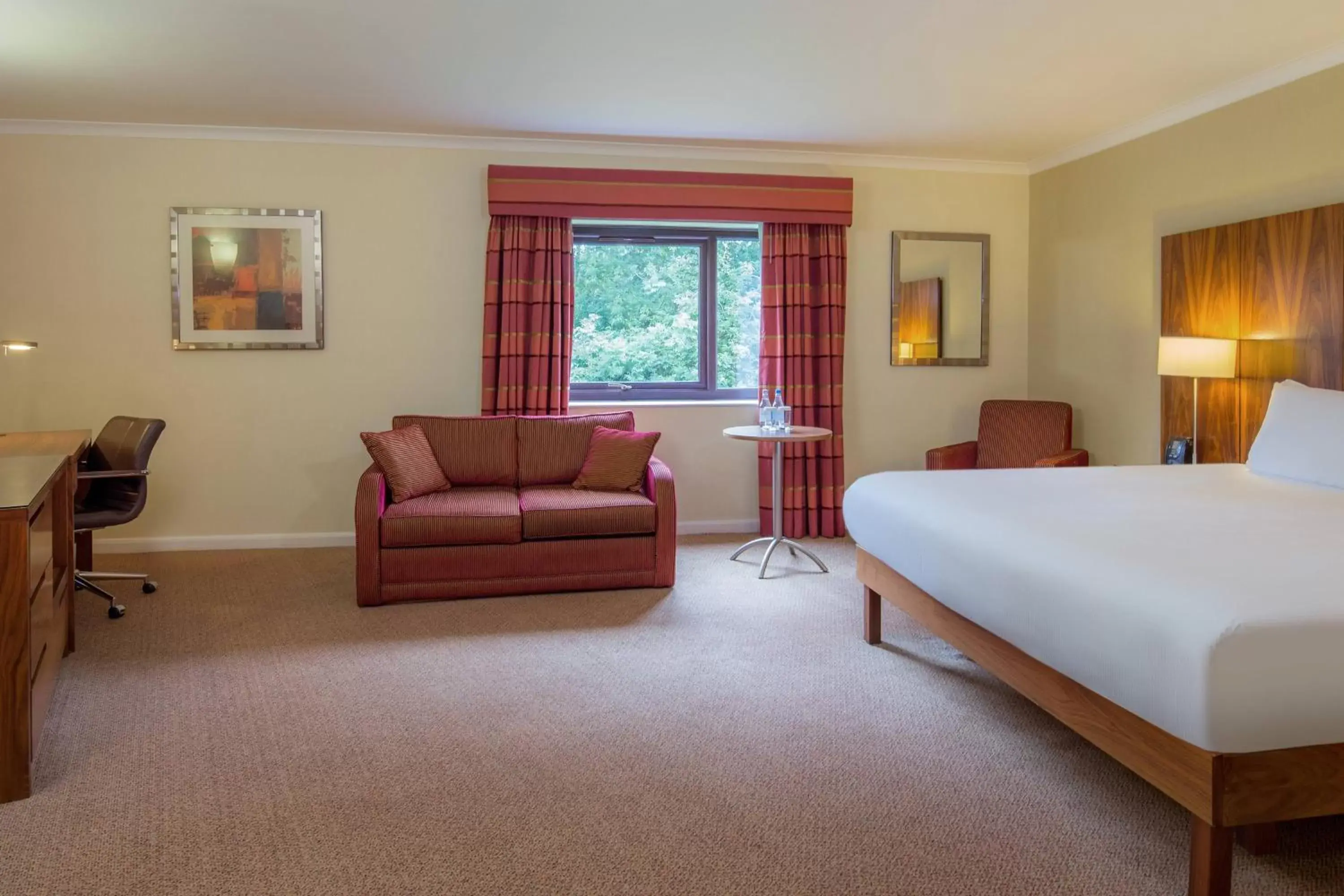 Bedroom in Delta Hotels by Marriott Milton Keynes
