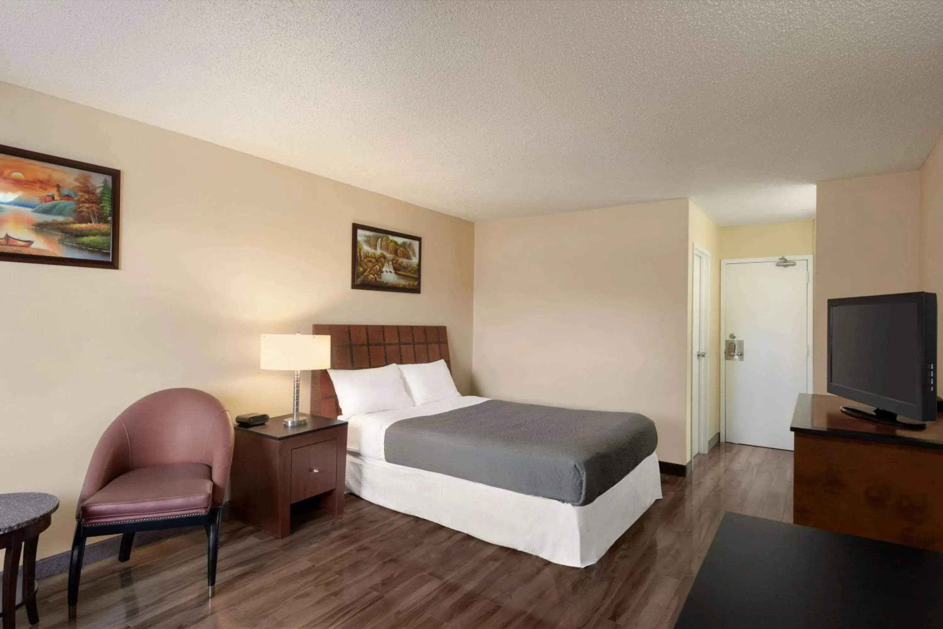 Photo of the whole room in Travelodge by Wyndham Swift Current