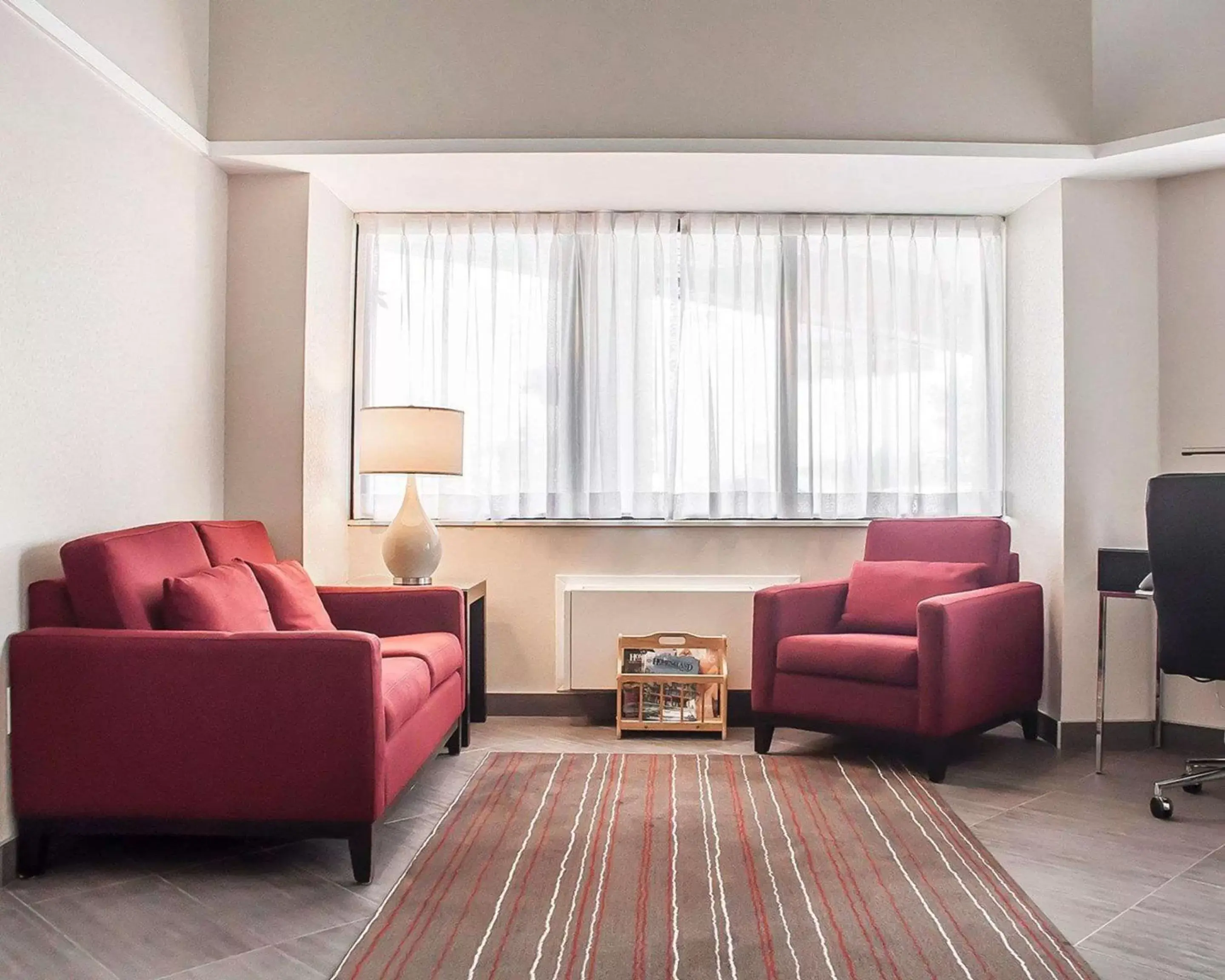 Lobby or reception, Seating Area in Comfort Inn Orillia
