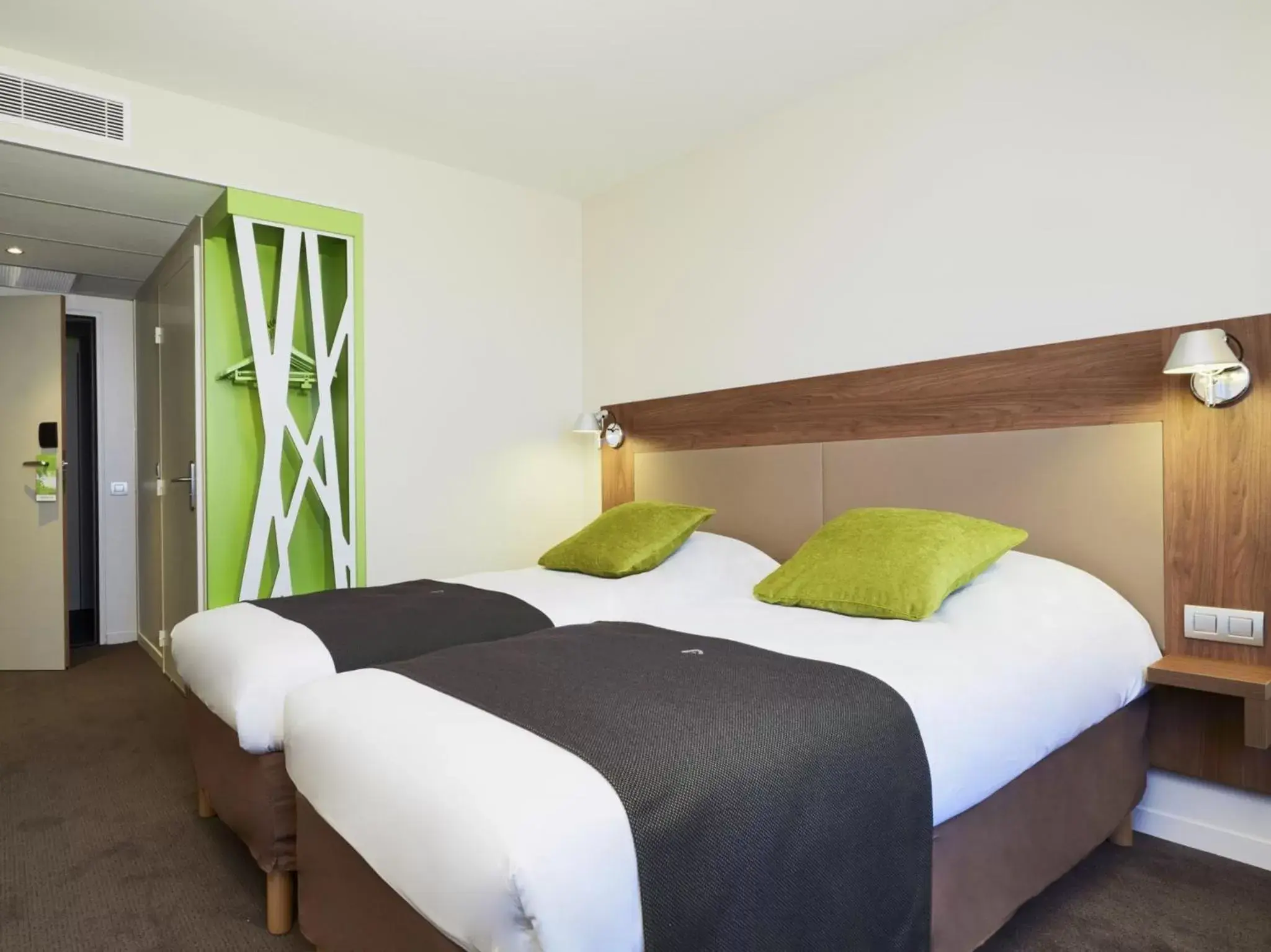 Bedroom, Bed in Campanile Bordeaux Ouest - Mérignac Aéroport