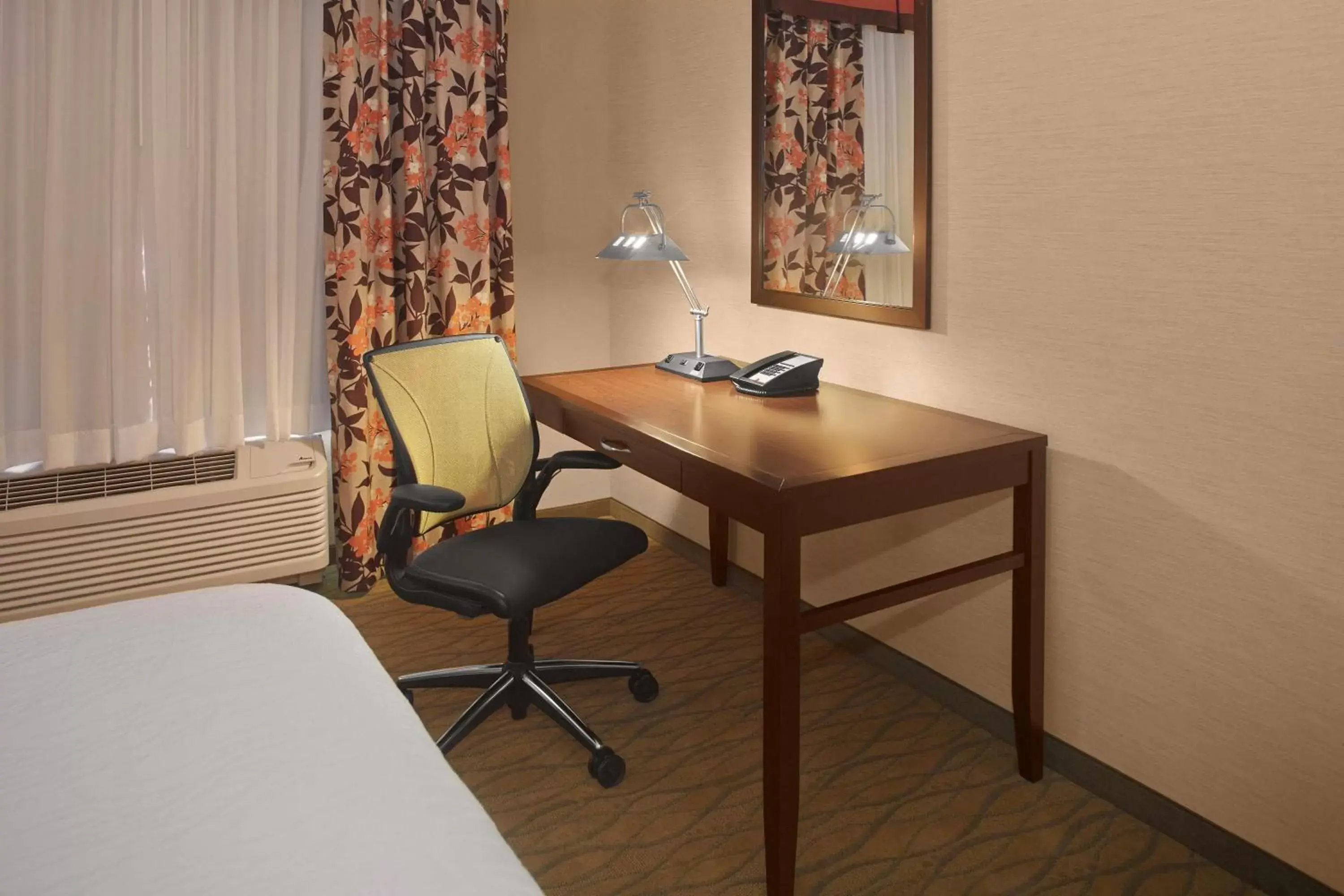 Bed in Hilton Garden Inn Akron Bed in Hilton Garden Inn Akron