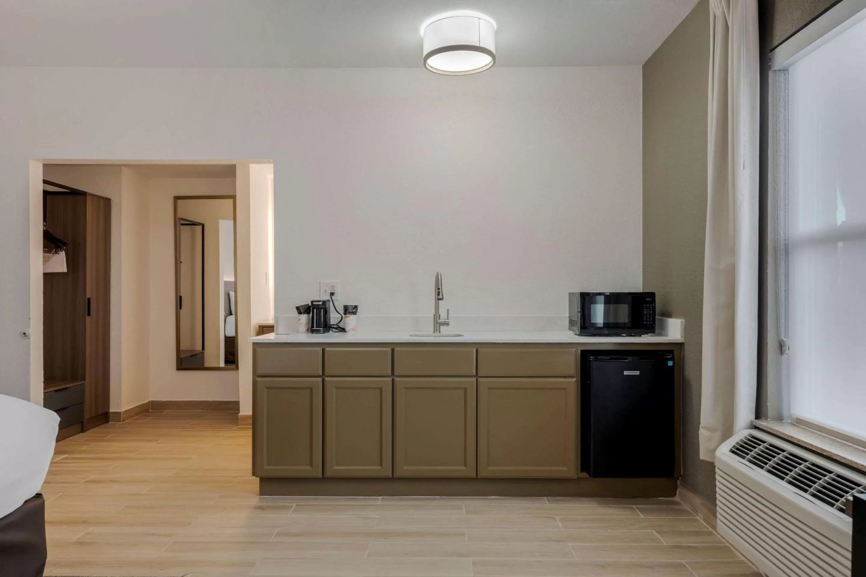 Kitchen or kitchenette in Comfort Inn