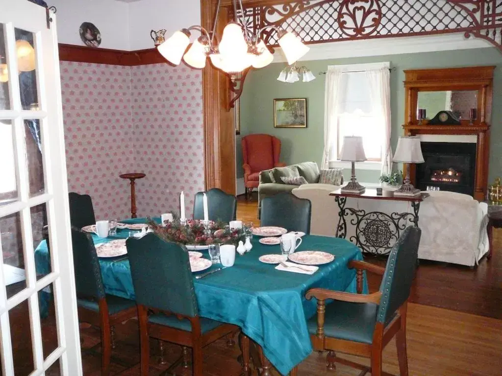 Restaurant/Places to Eat in Gables Bed & Breakfast